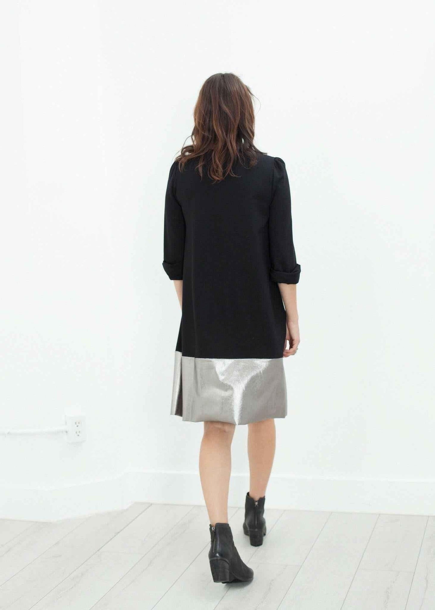 Border Dress in Black/Silver.