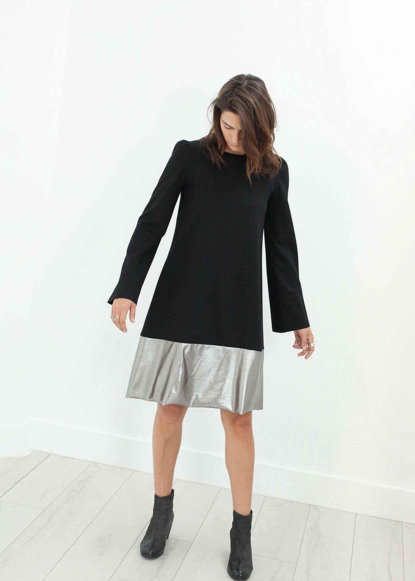 Border Dress in Black/Silver.