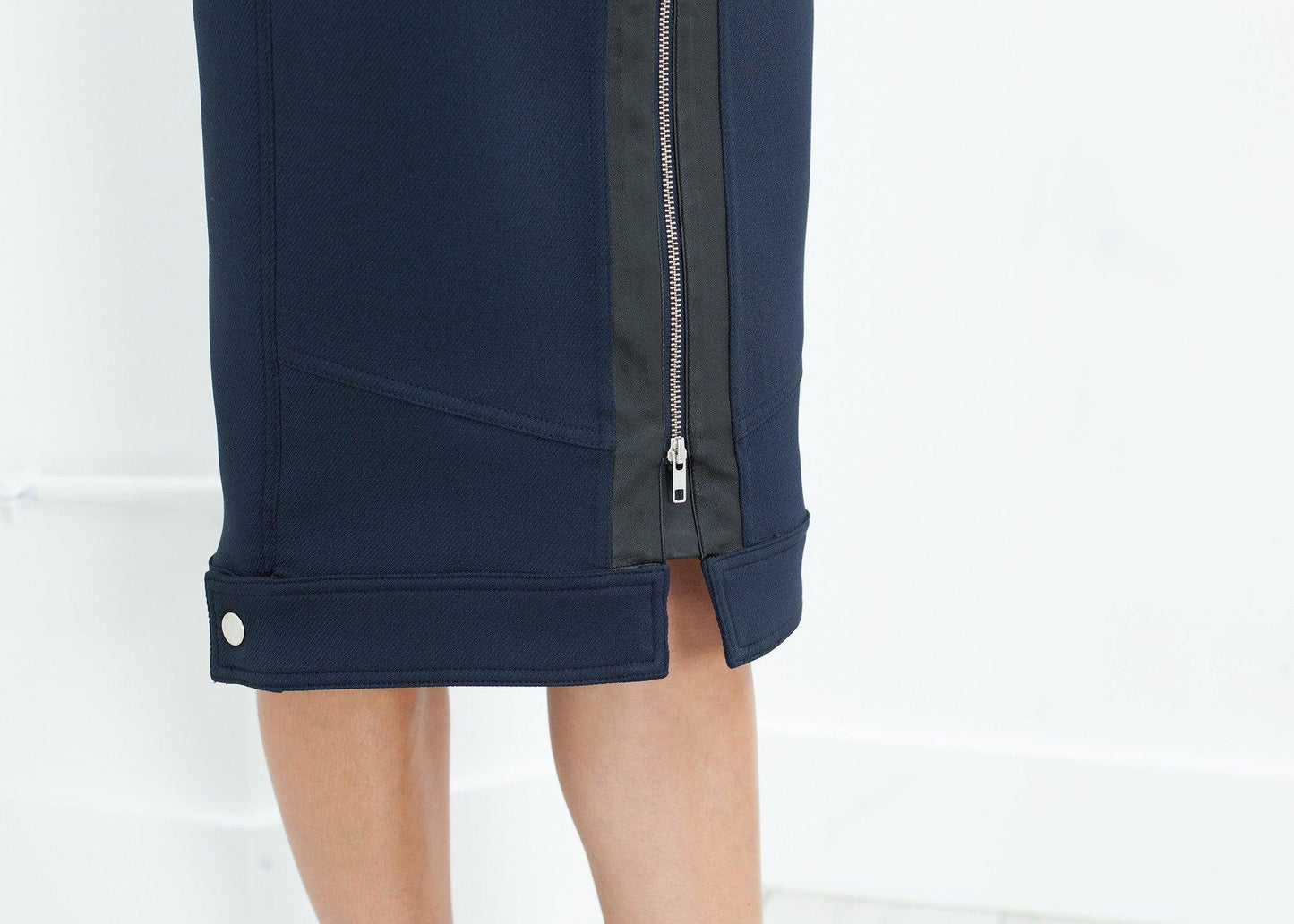 Contrast Zipper Skirt in Navy.