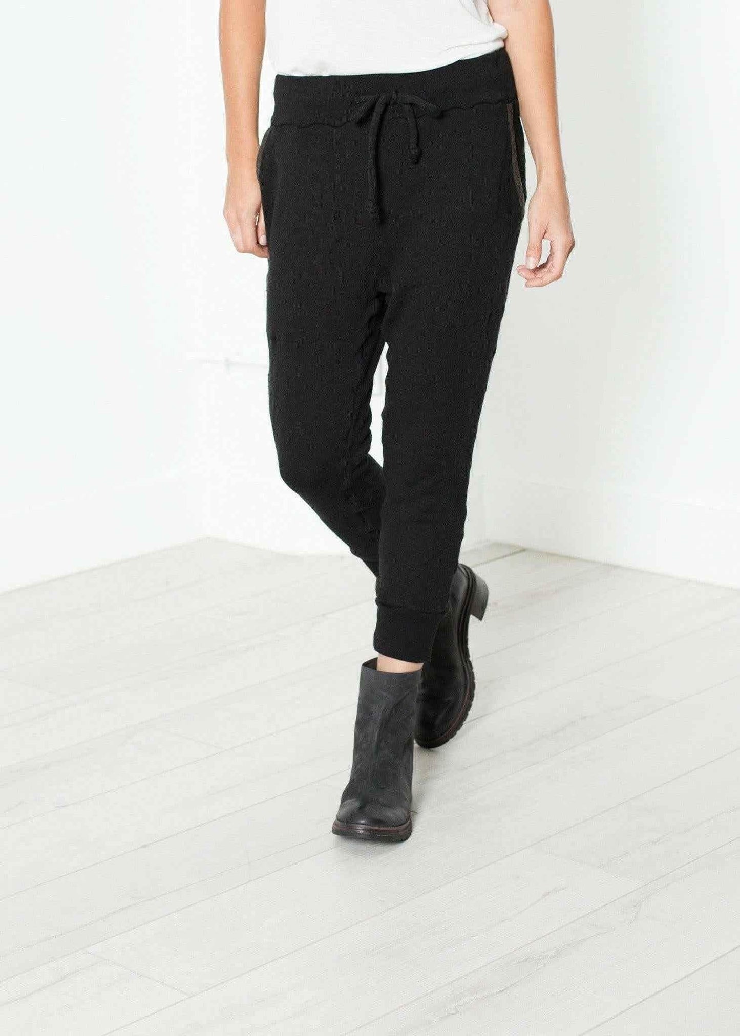 Highsoft Cropped Sweat in Black.