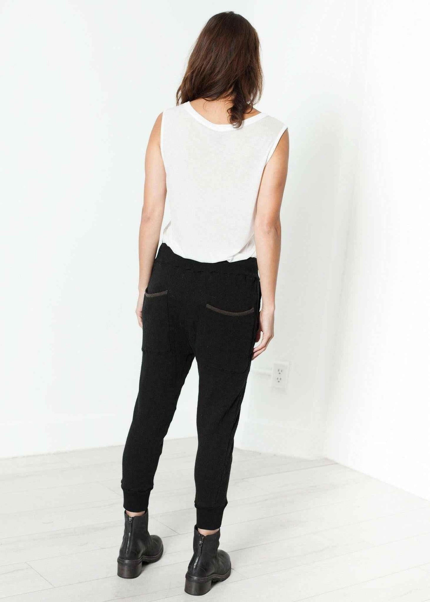 Highsoft Cropped Sweat in Black.