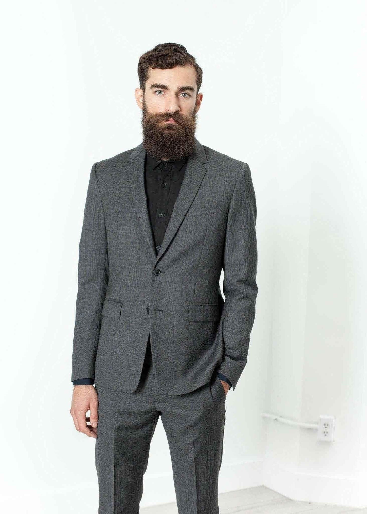 Men's Completo Suit in Grey.