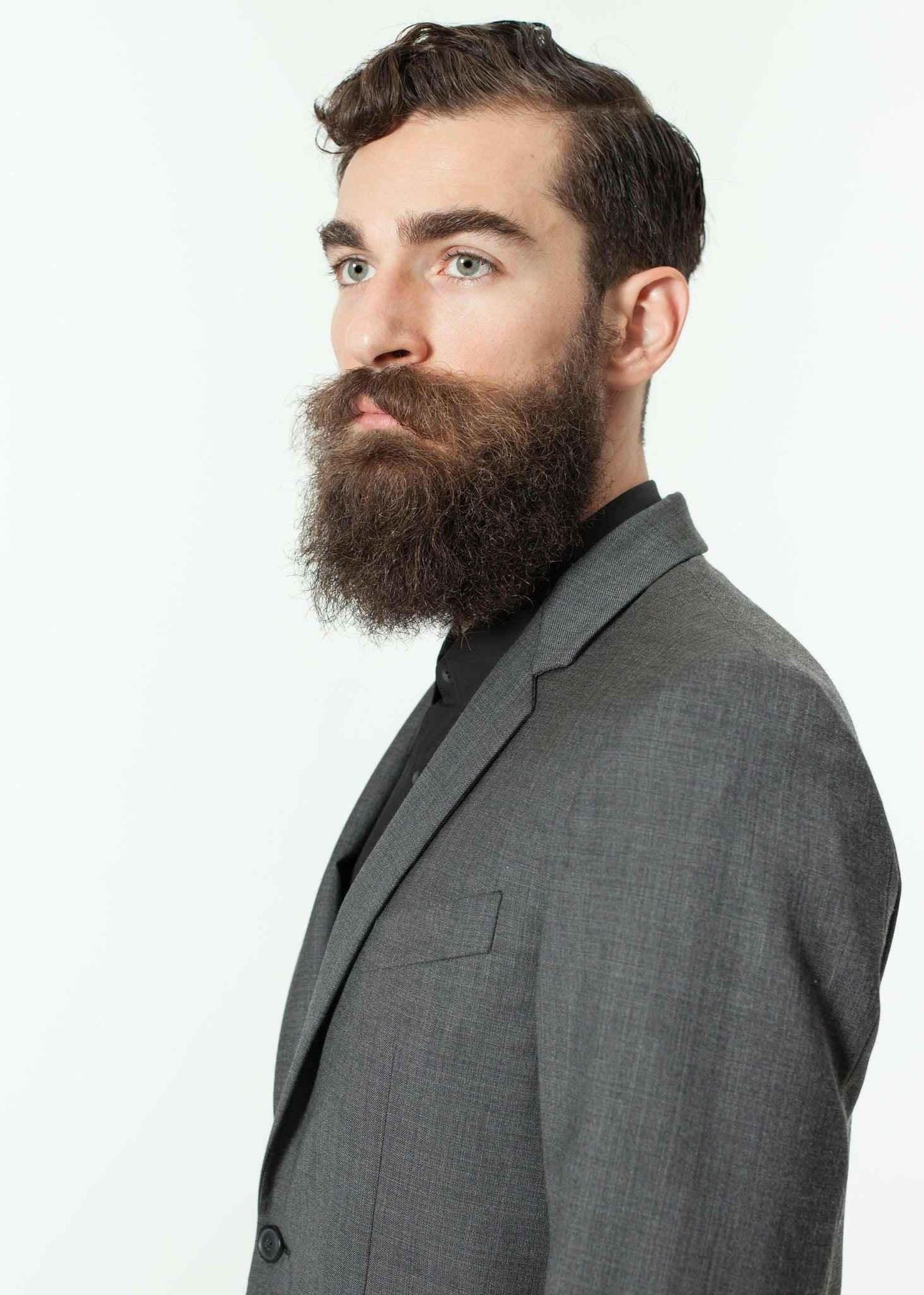 Men's Completo Suit in Grey.