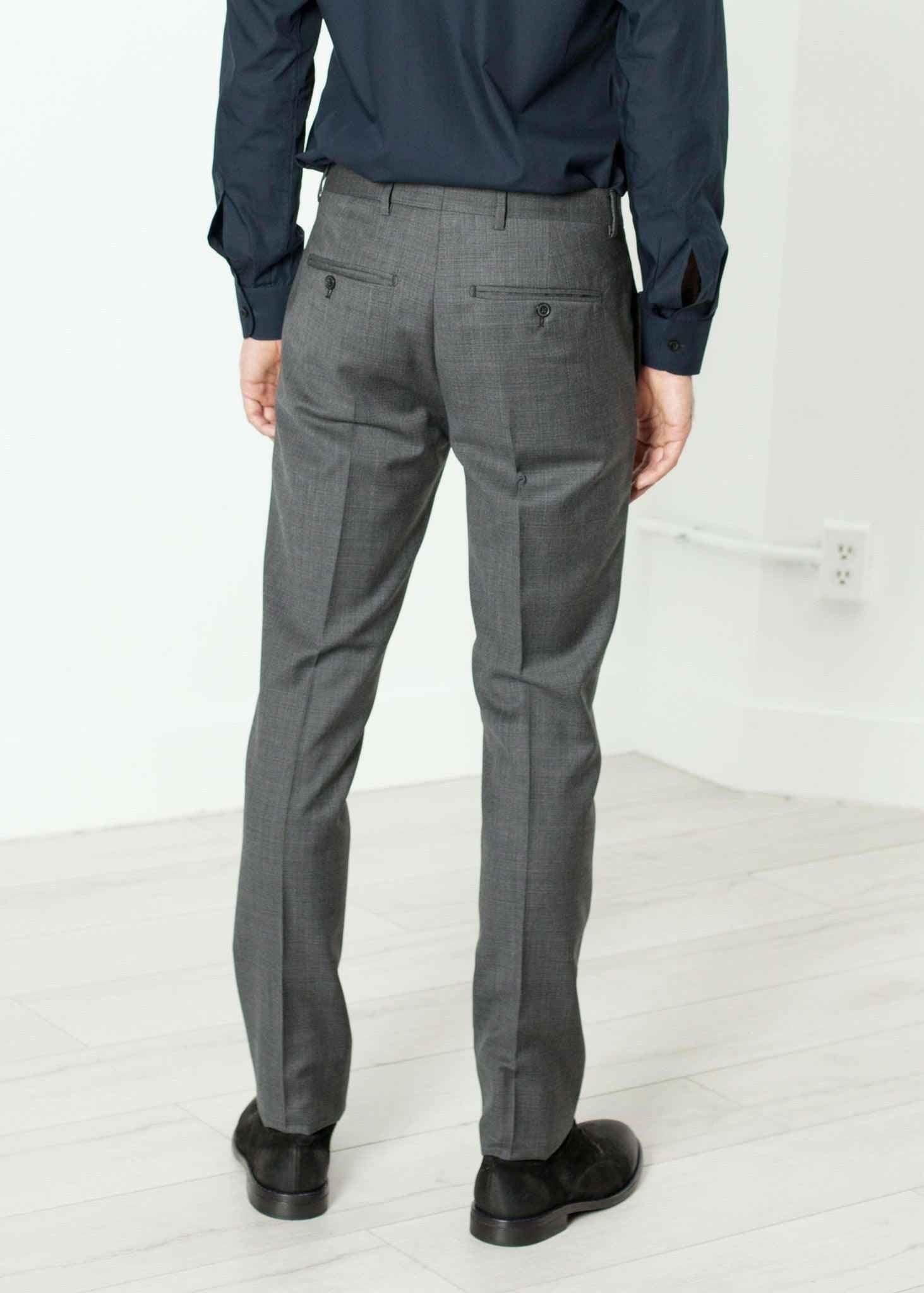 Men's Completo Suit in Grey.