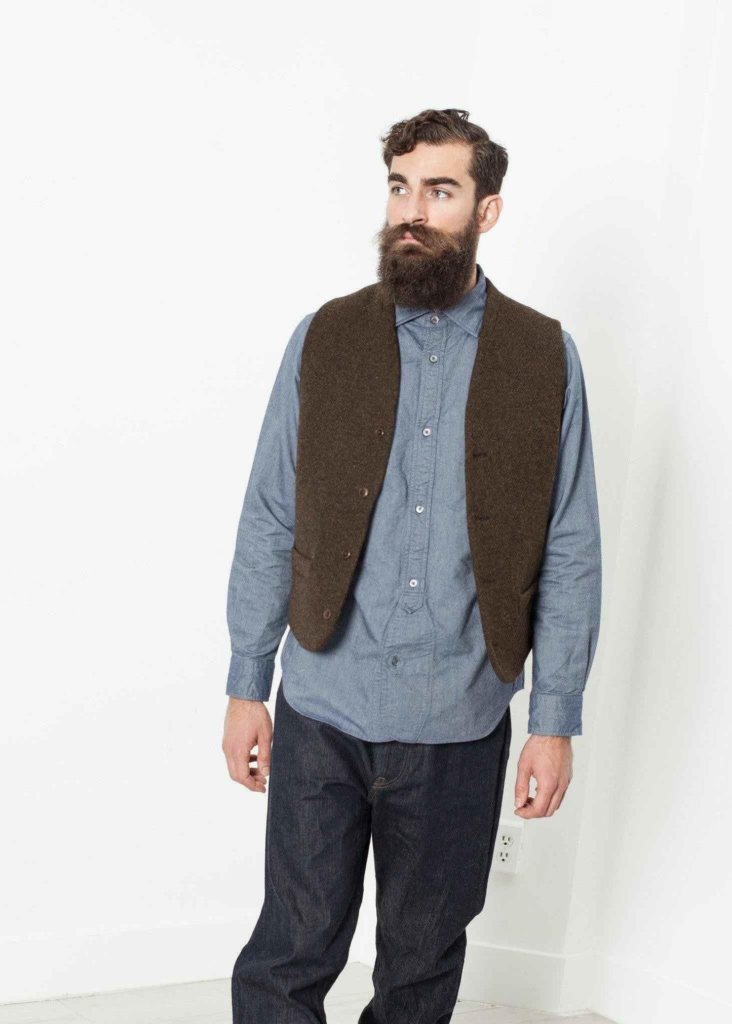 Kobe Vest in Brown.