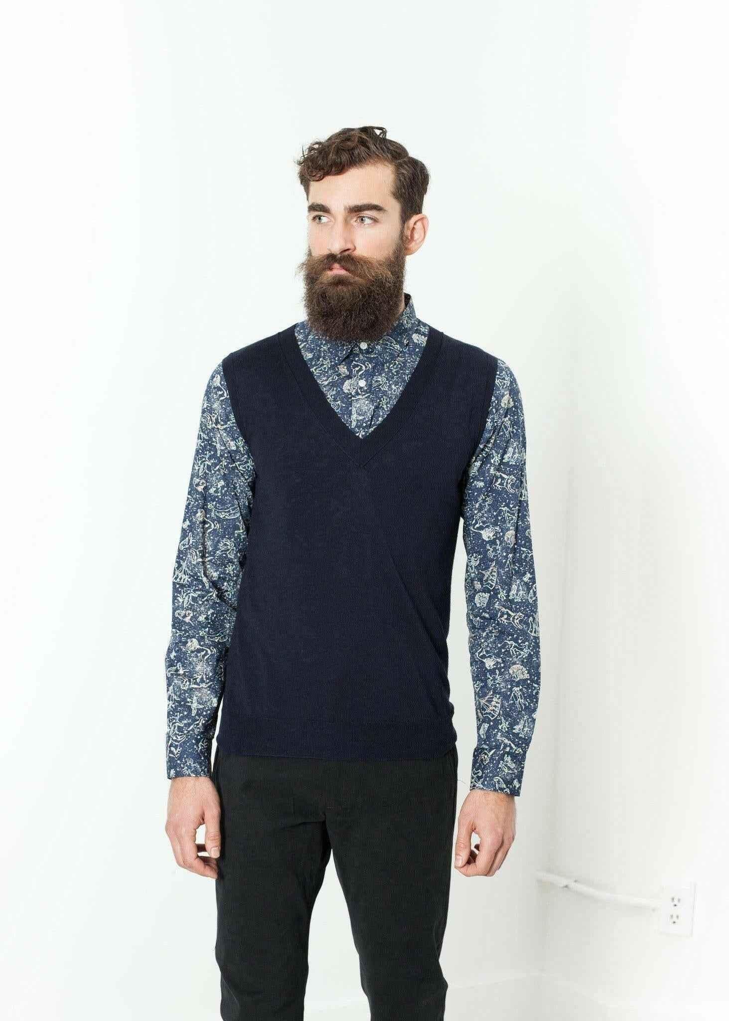 Basic Gilet in Navy.