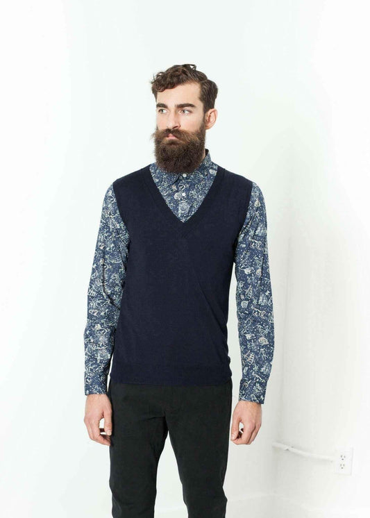 Basic Gilet in Navy.
