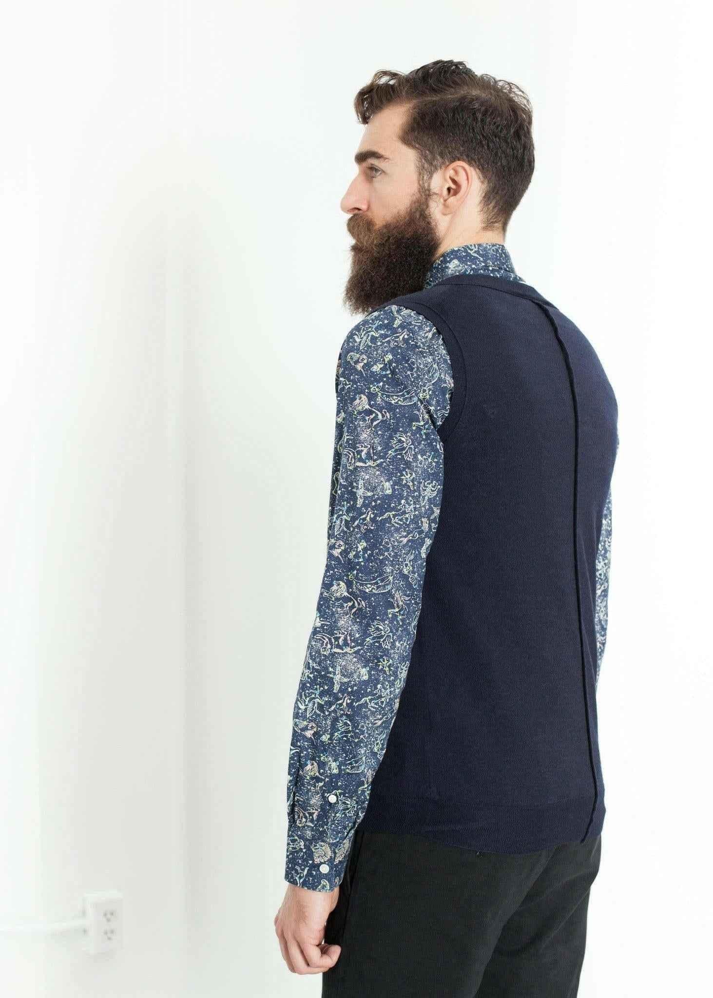 Basic Gilet in Navy.
