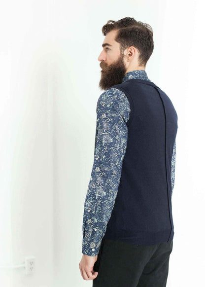 Basic Gilet in Navy.