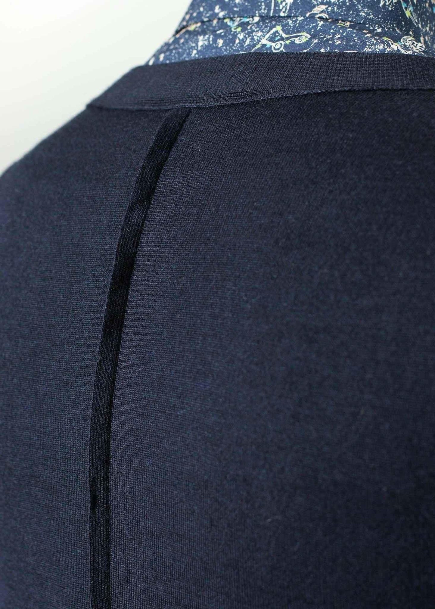 Basic Gilet in Navy.