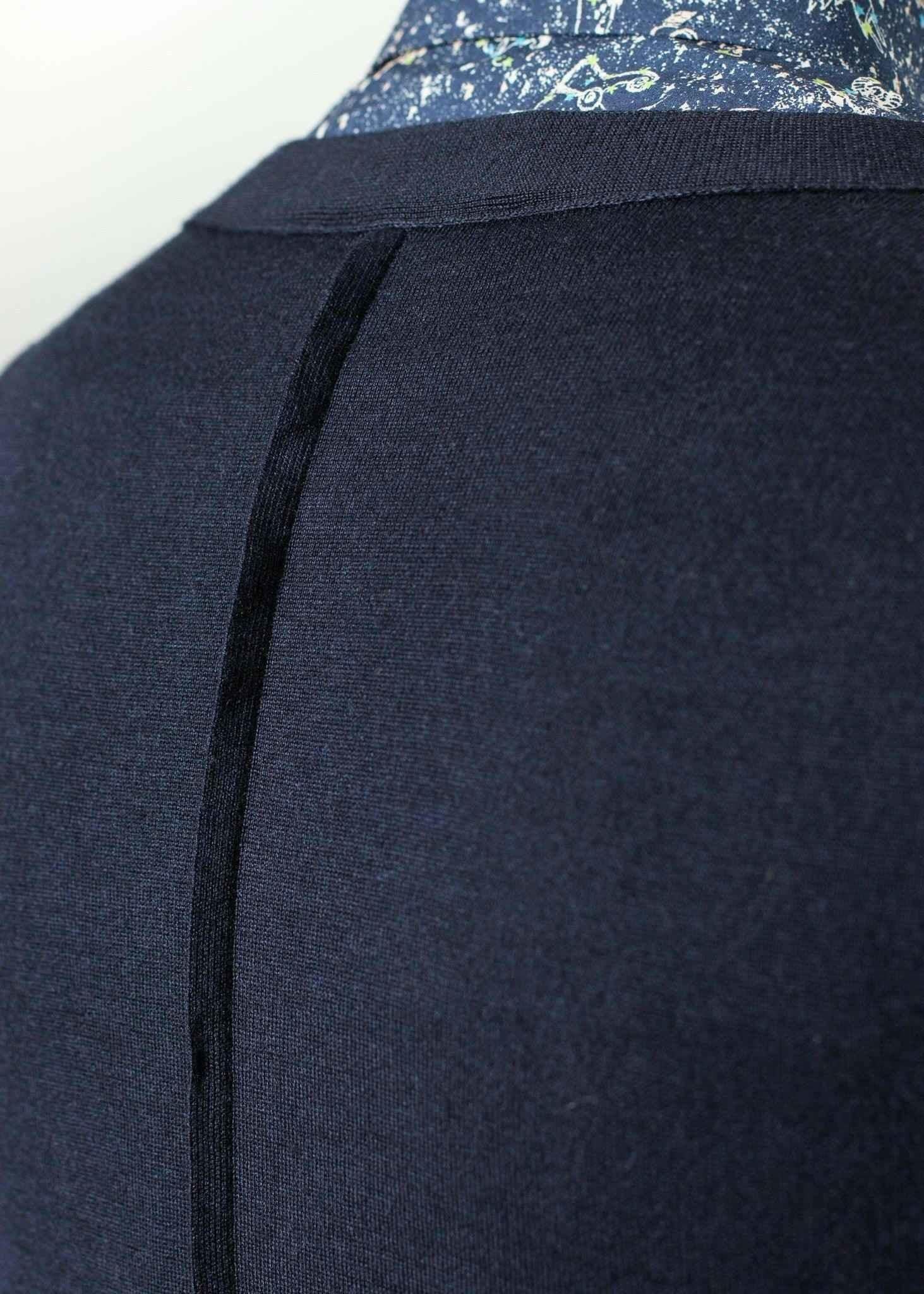 Basic Gilet in Navy.