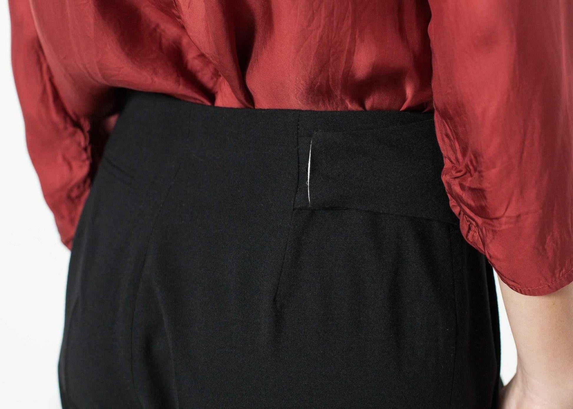 Pleated Waistband Trouser in Black.