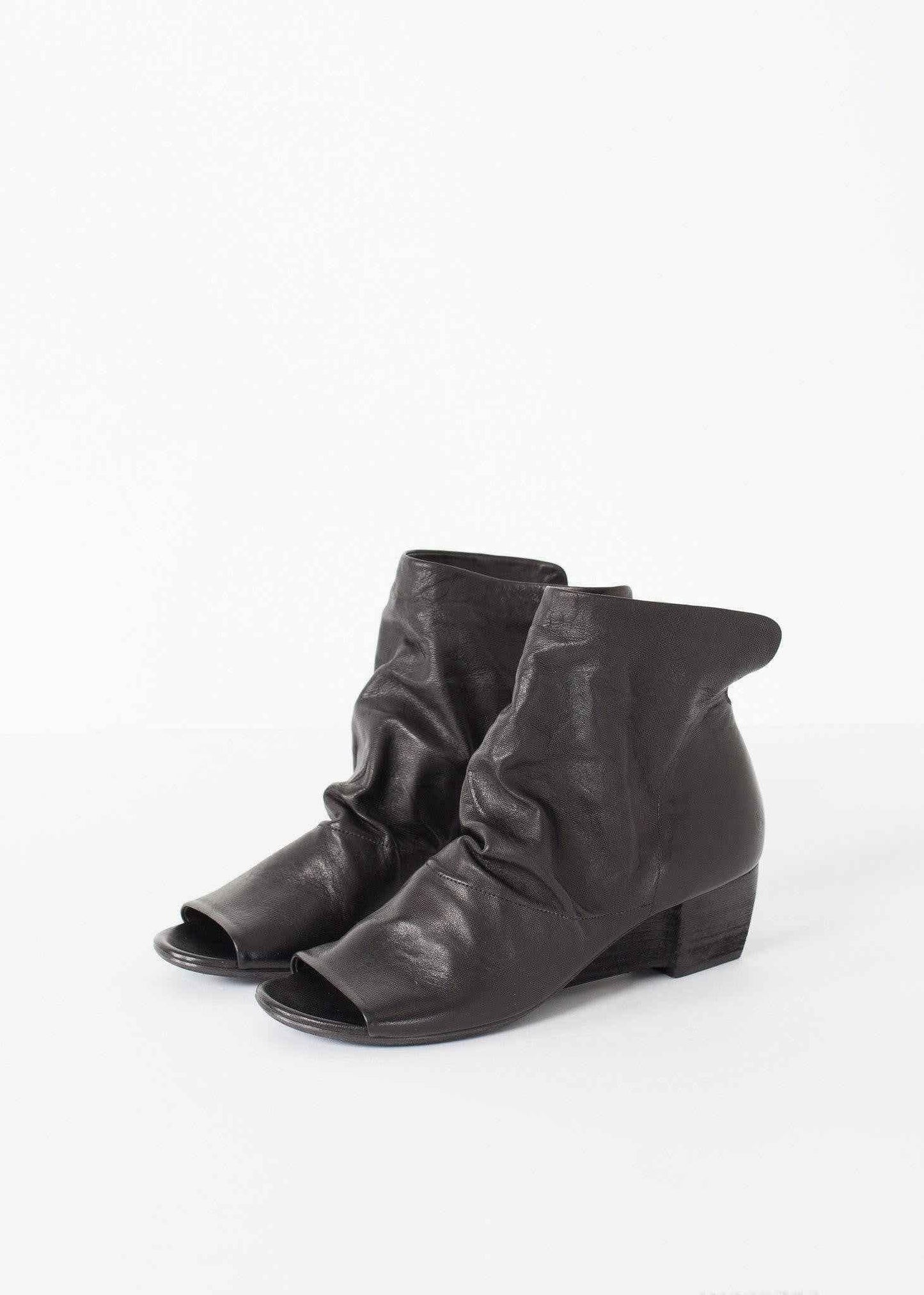 Block Wedge in Black.