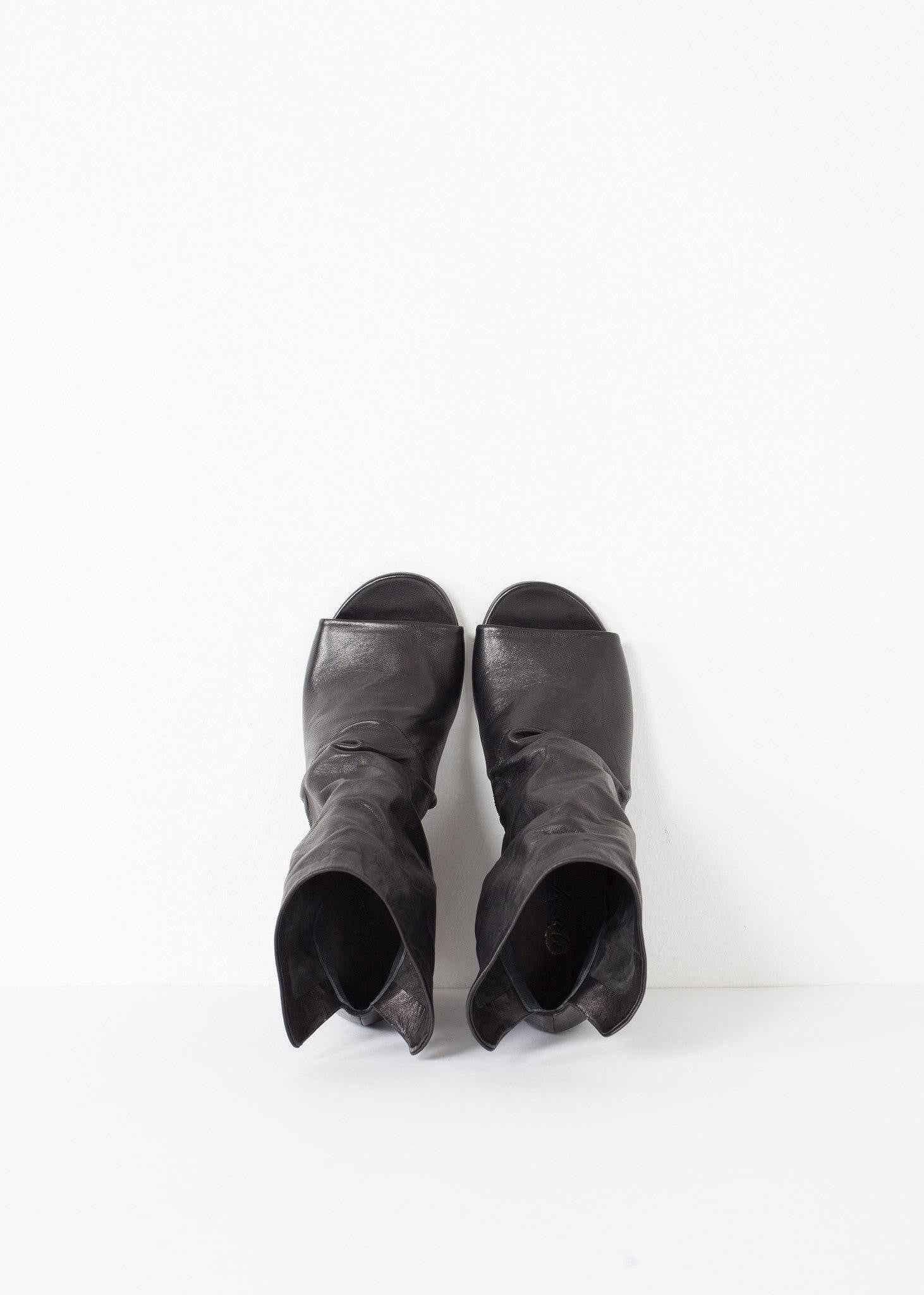 Block Wedge in Black.