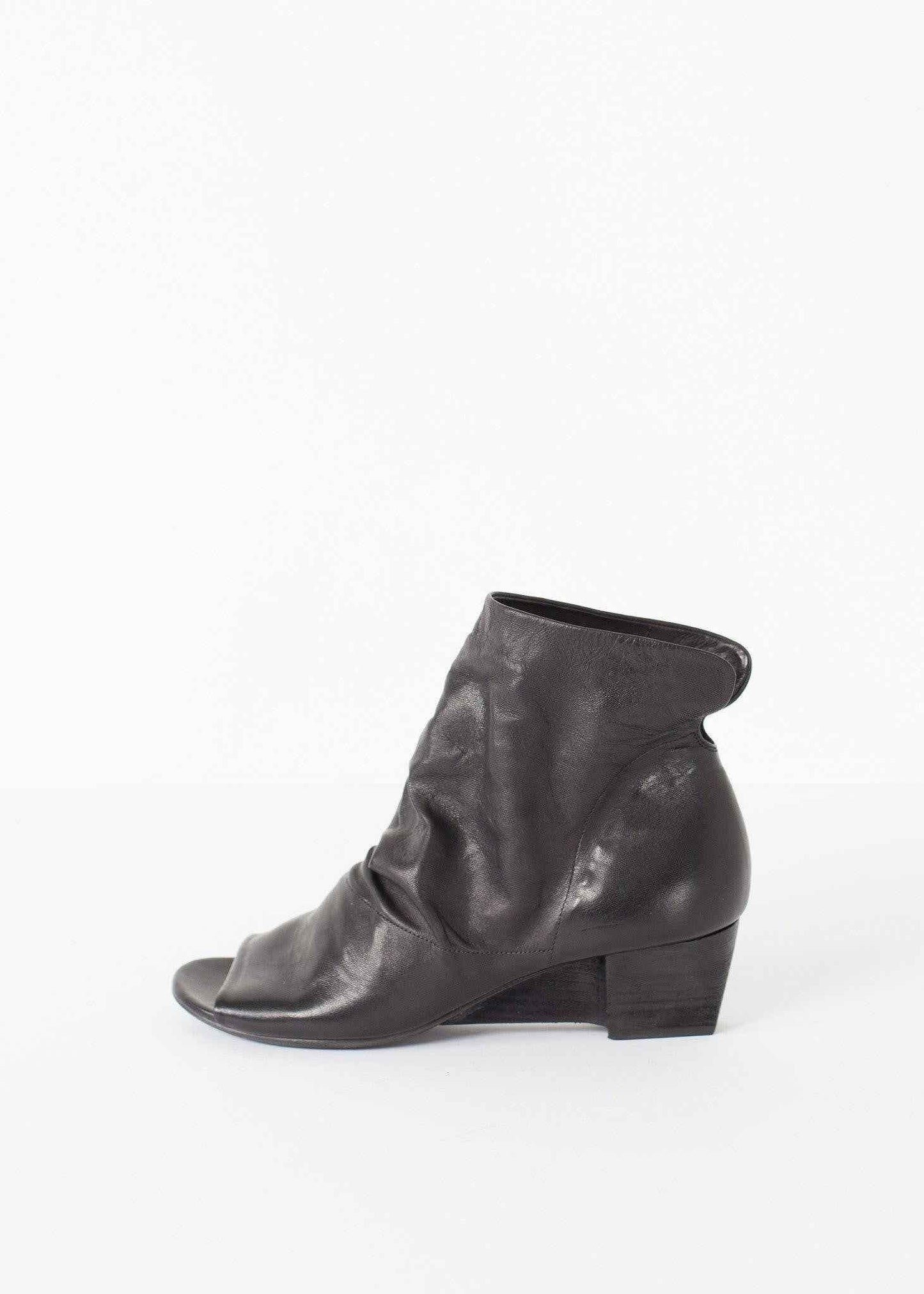 Block Wedge in Black.