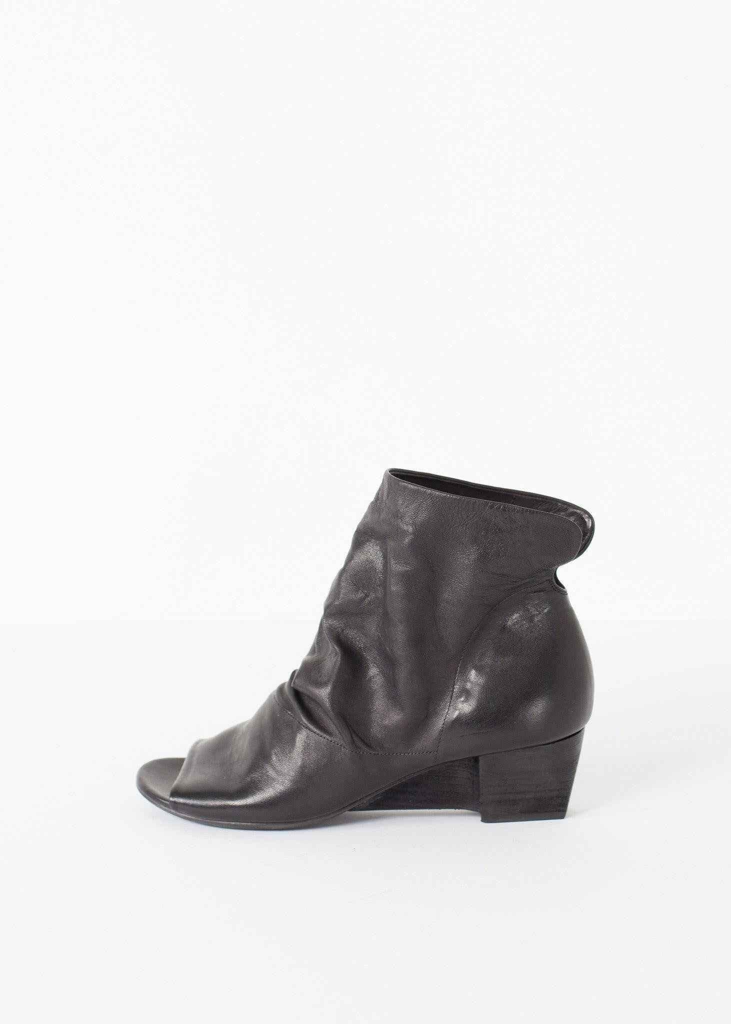 Block Wedge in Black.