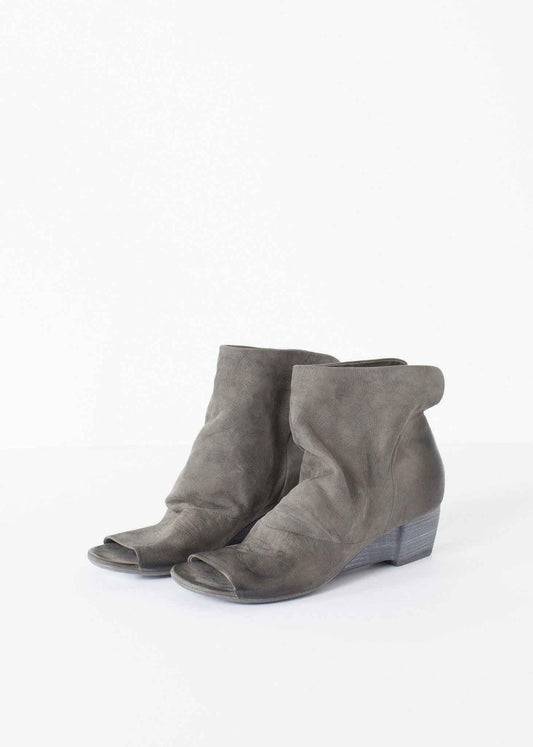 Block Wedge in Dark Slate.
