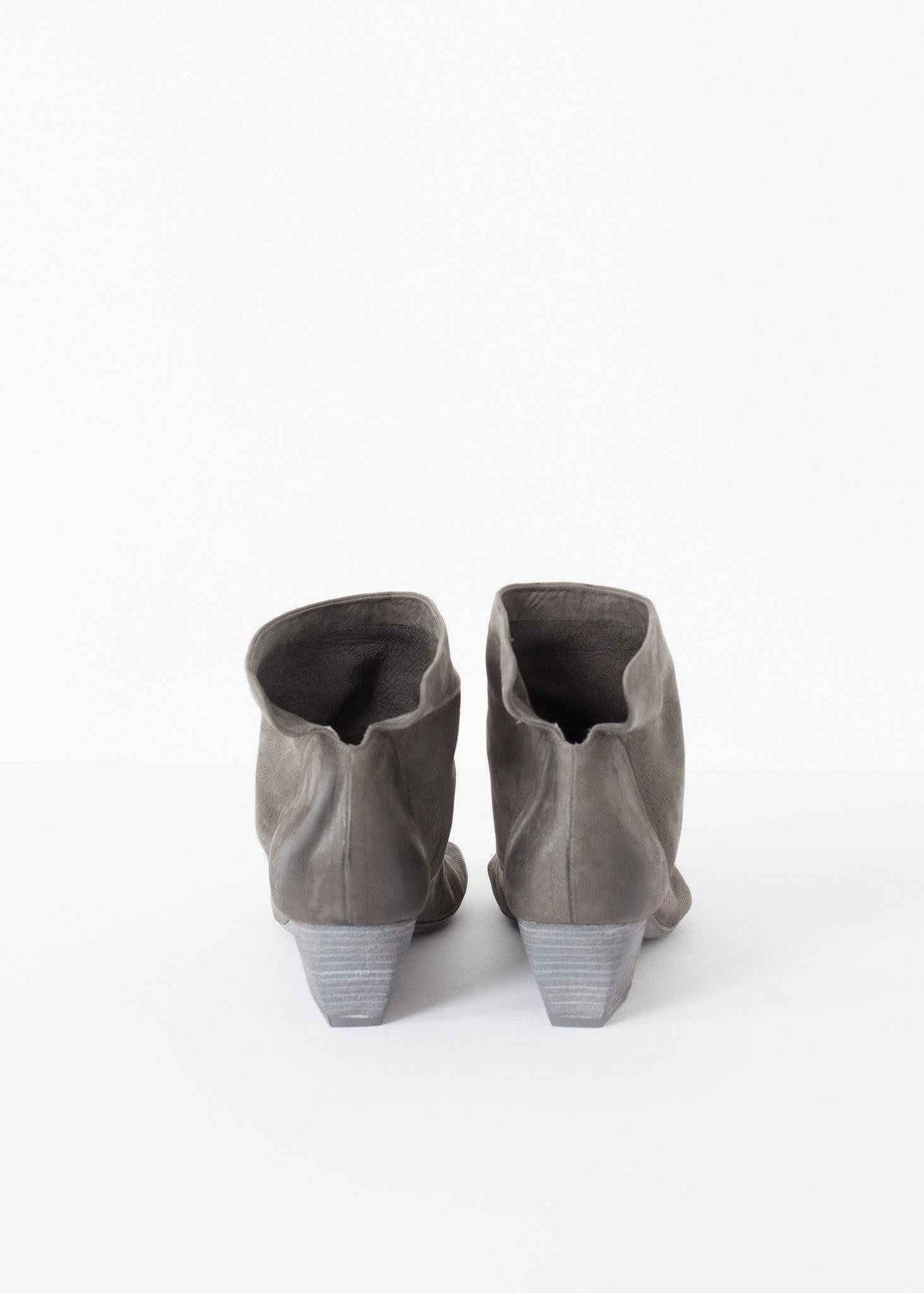 Block Wedge in Dark Slate.