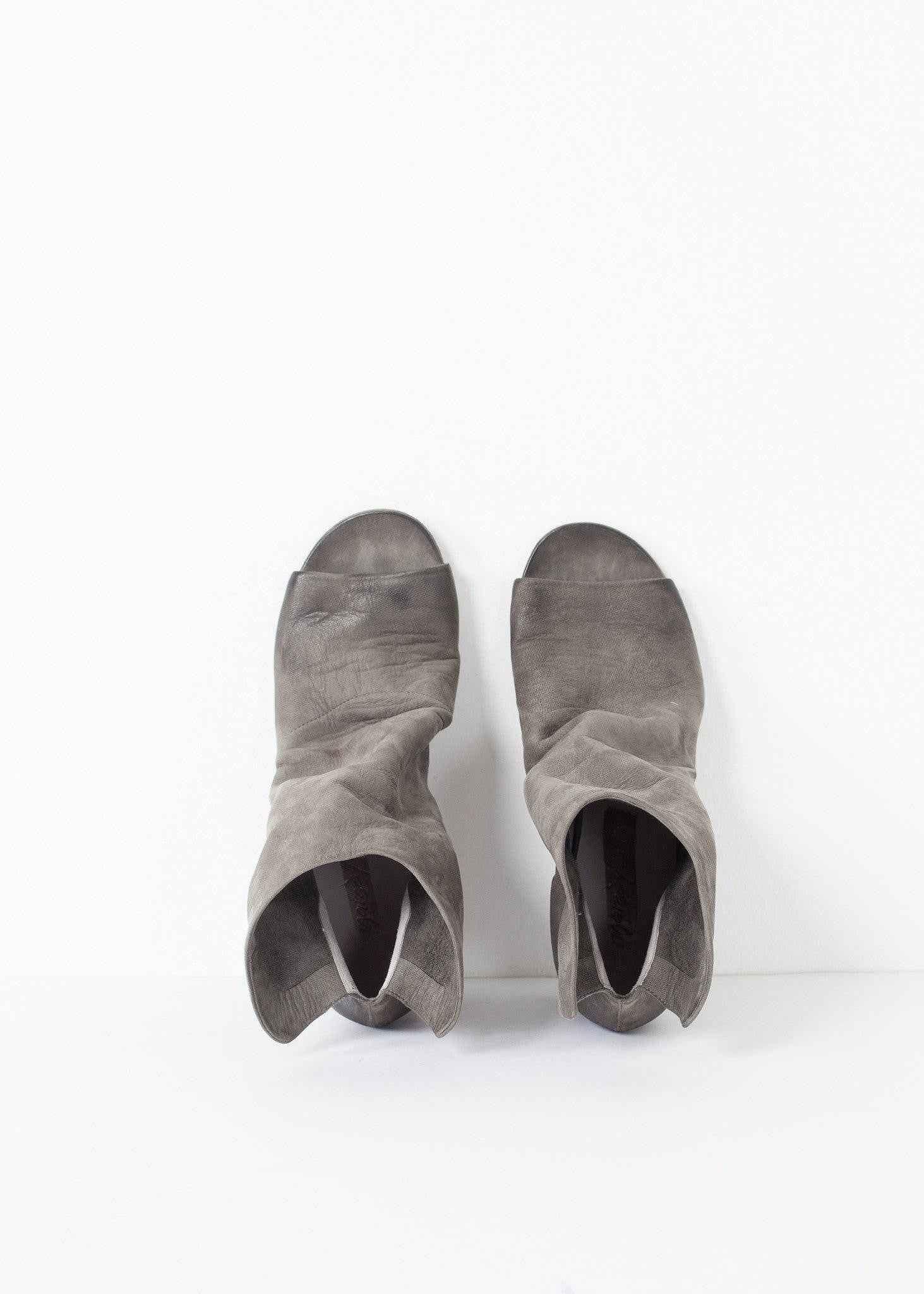 Block Wedge in Dark Slate.