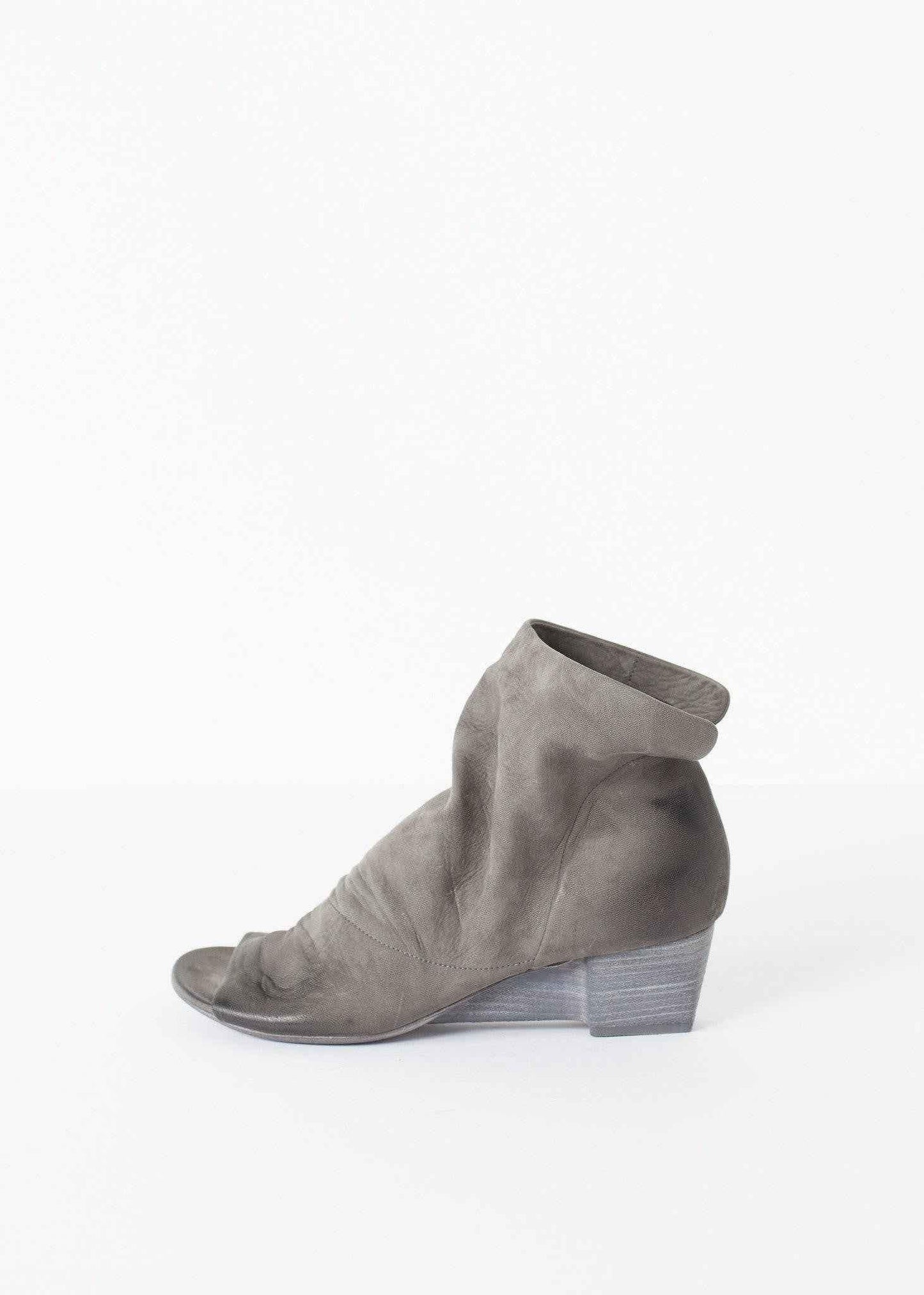 Block Wedge in Dark Slate.