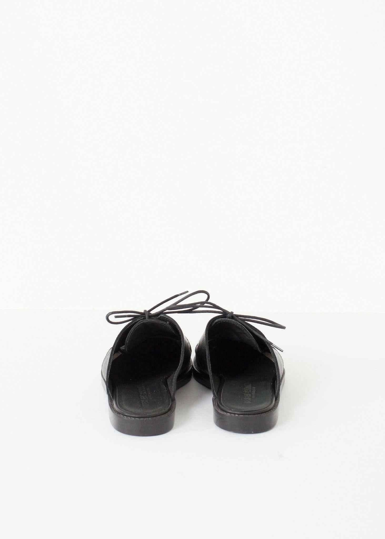 Backless Oxford in Black.