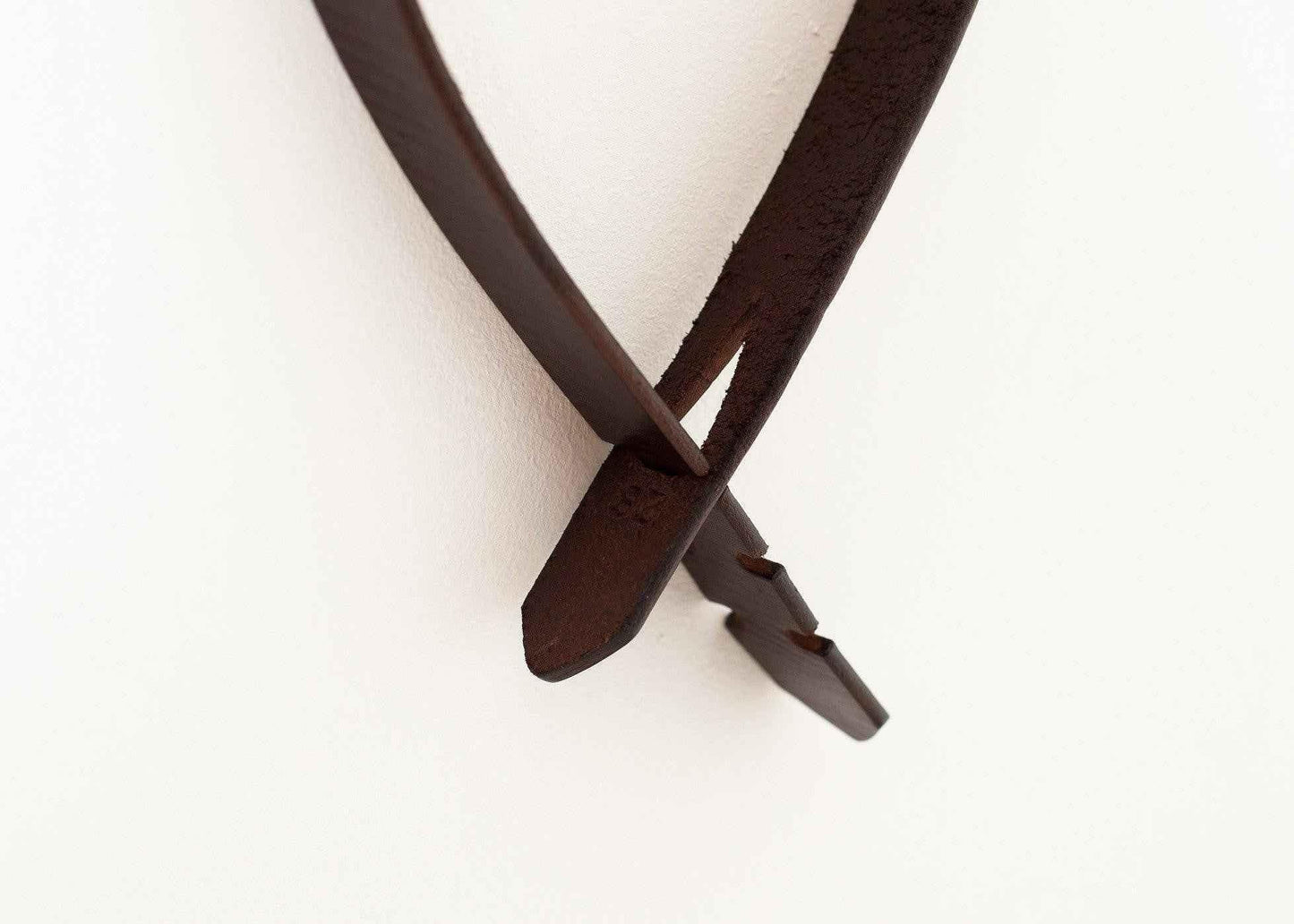 Buckle-less Belt in Brown.