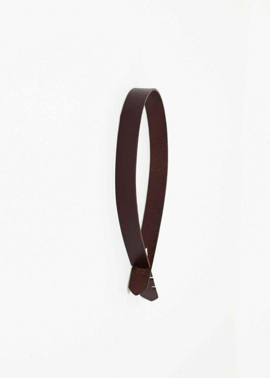Buckle-less Belt in Brown.