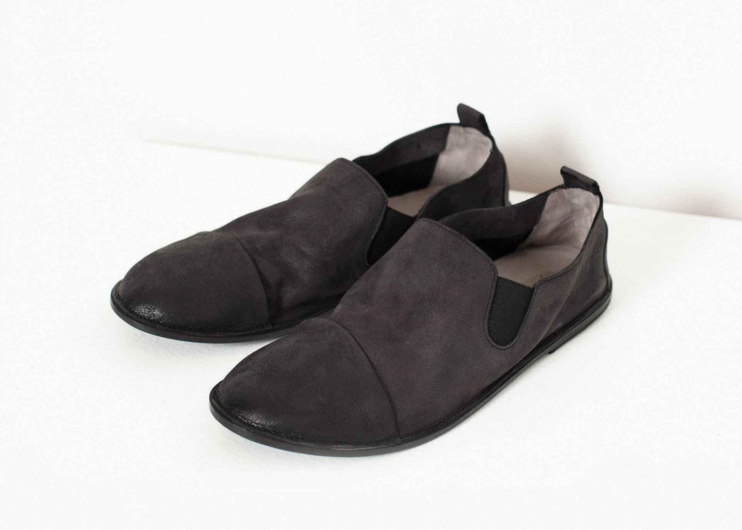 Low Chelsea Boot in Black.