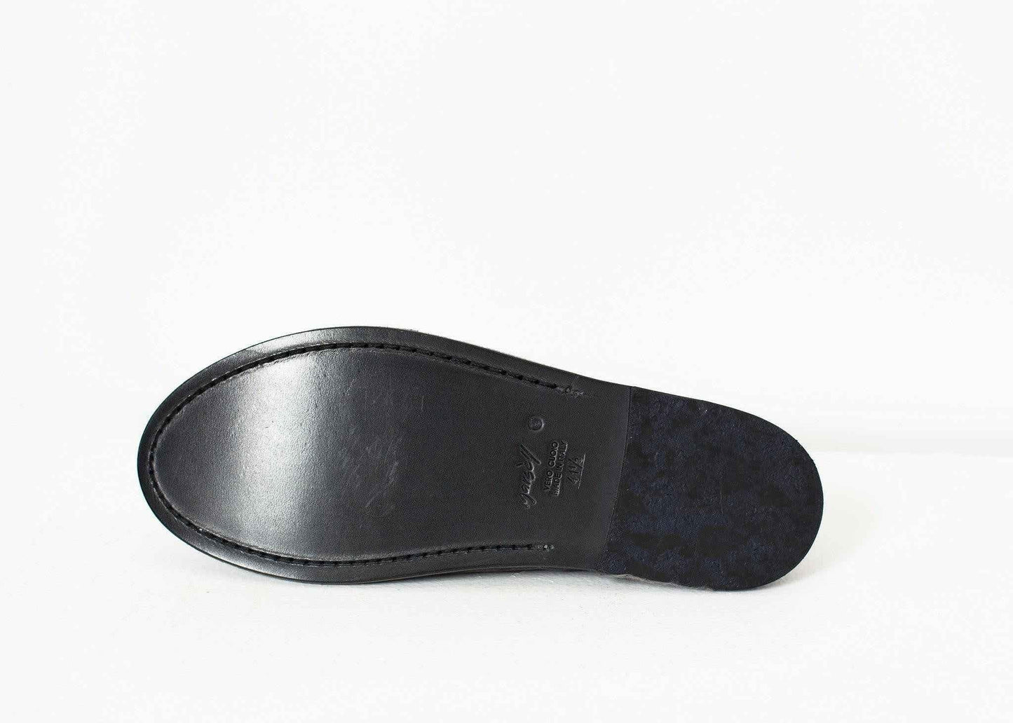 Low Chelsea Boot in Black.
