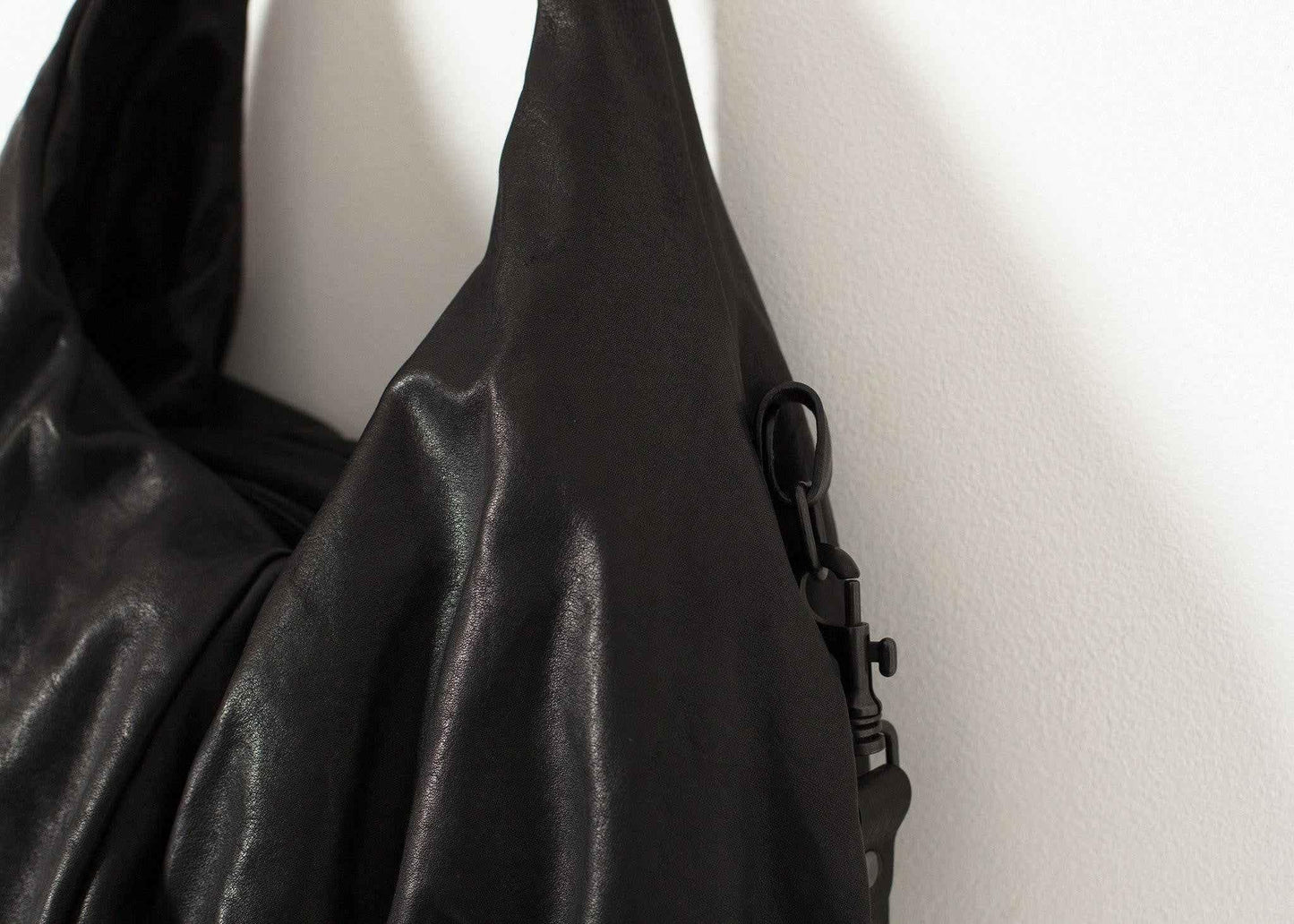 Circle Bag in Black.