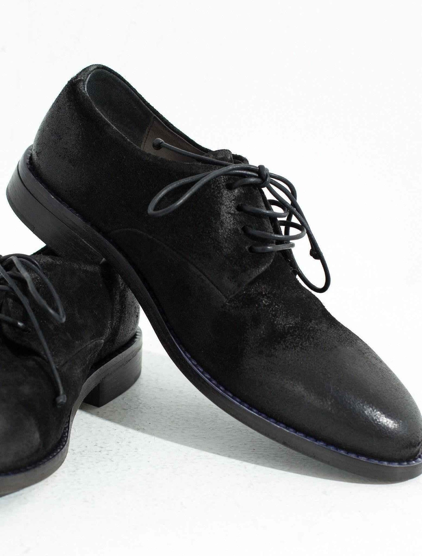 Sassolo Oxford in Black.