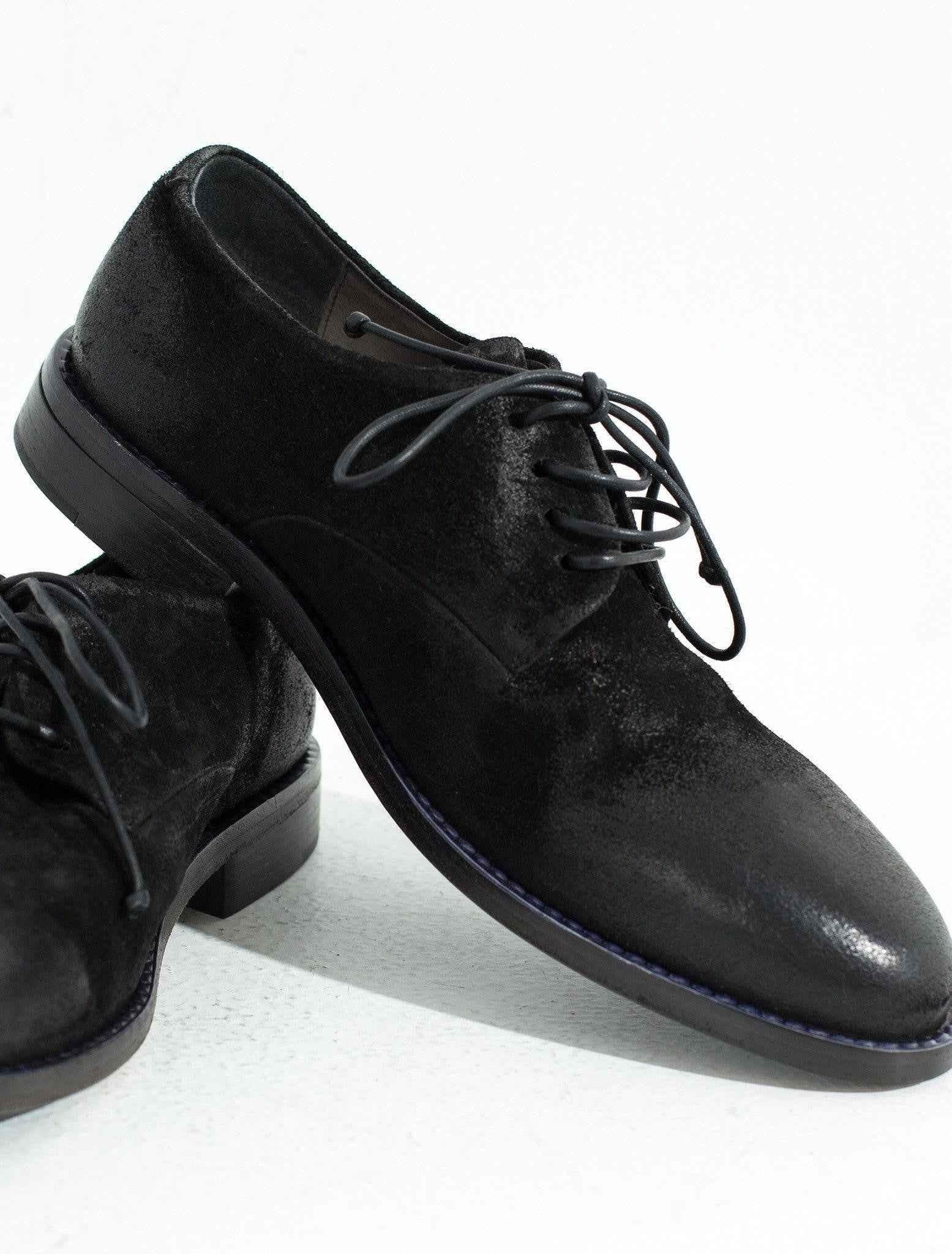 Sassolo Oxford in Black.