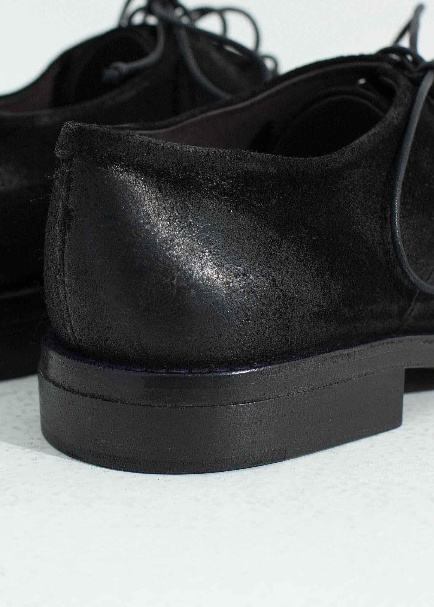 Sassolo Oxford in Black.