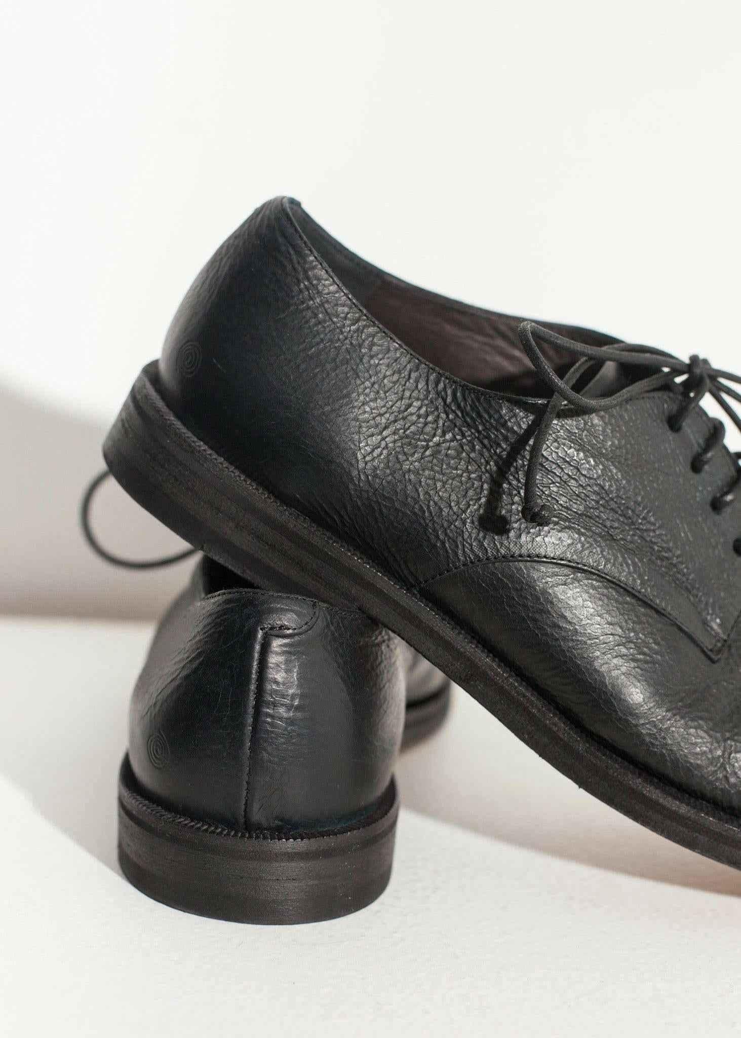 Stiro Oxford in Black.