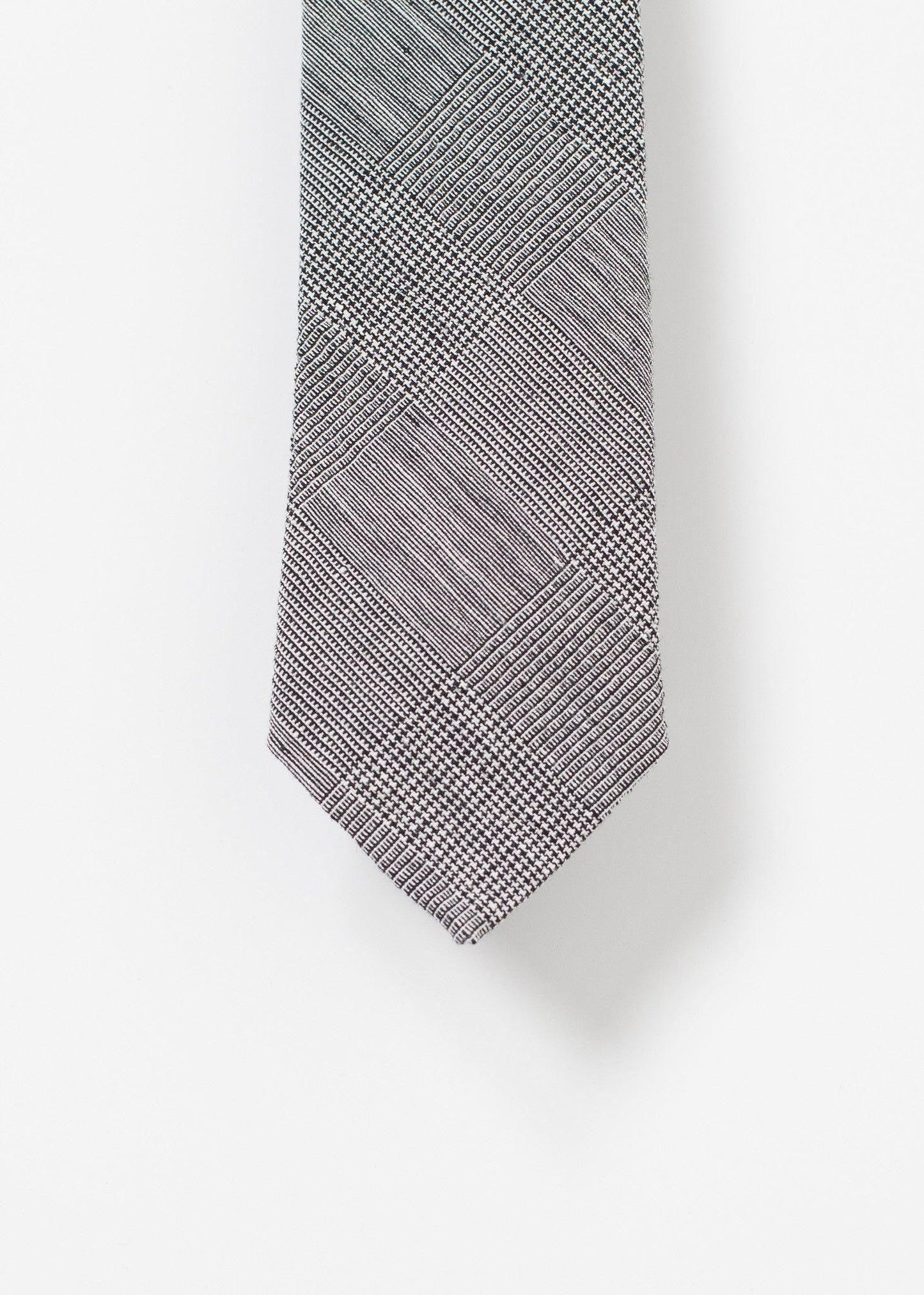 Basic Tie.