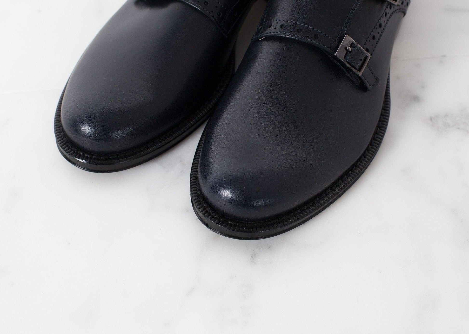 Buckle Shoe in Navy.