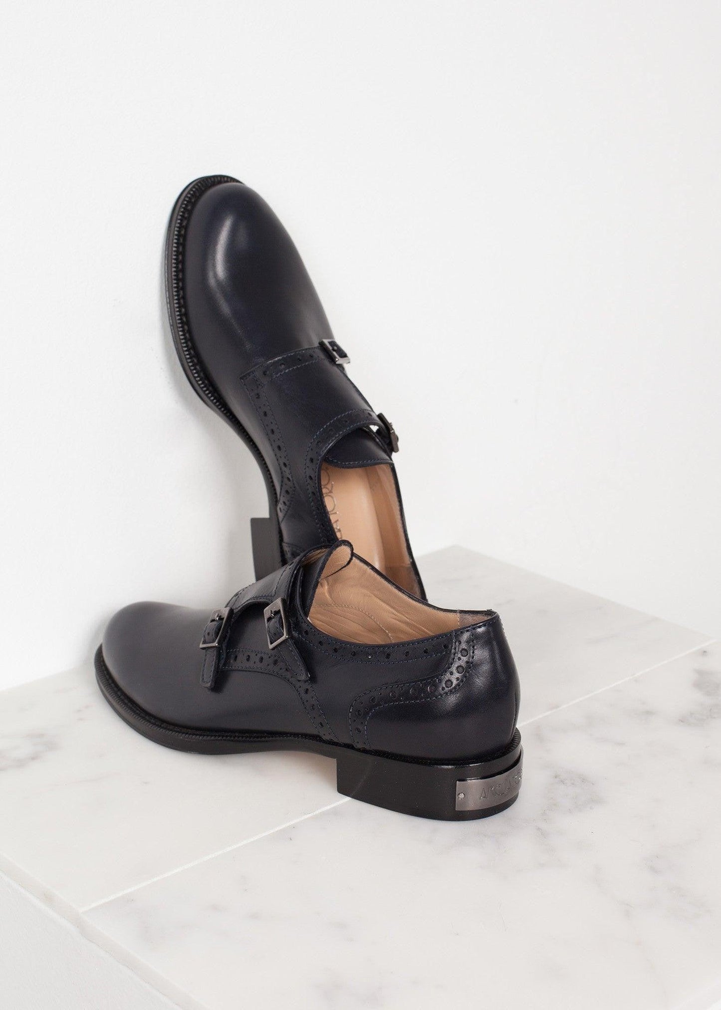 Buckle Shoe in Navy.