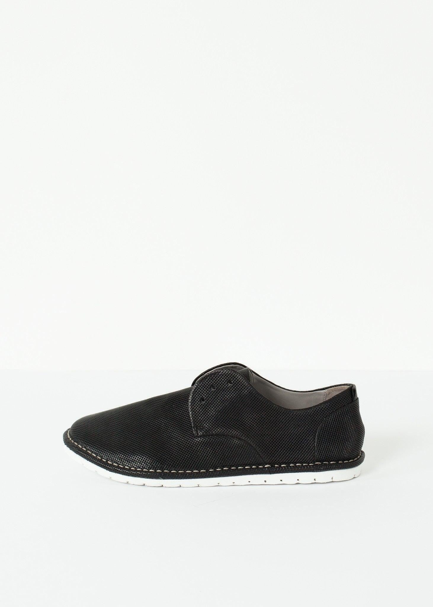 Canvas Sneaker.