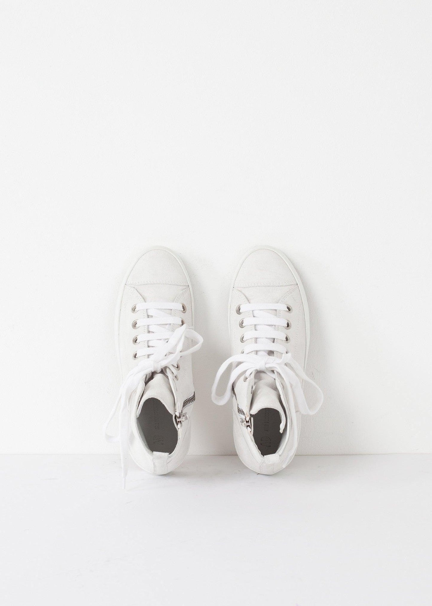 High Top Sneaker.