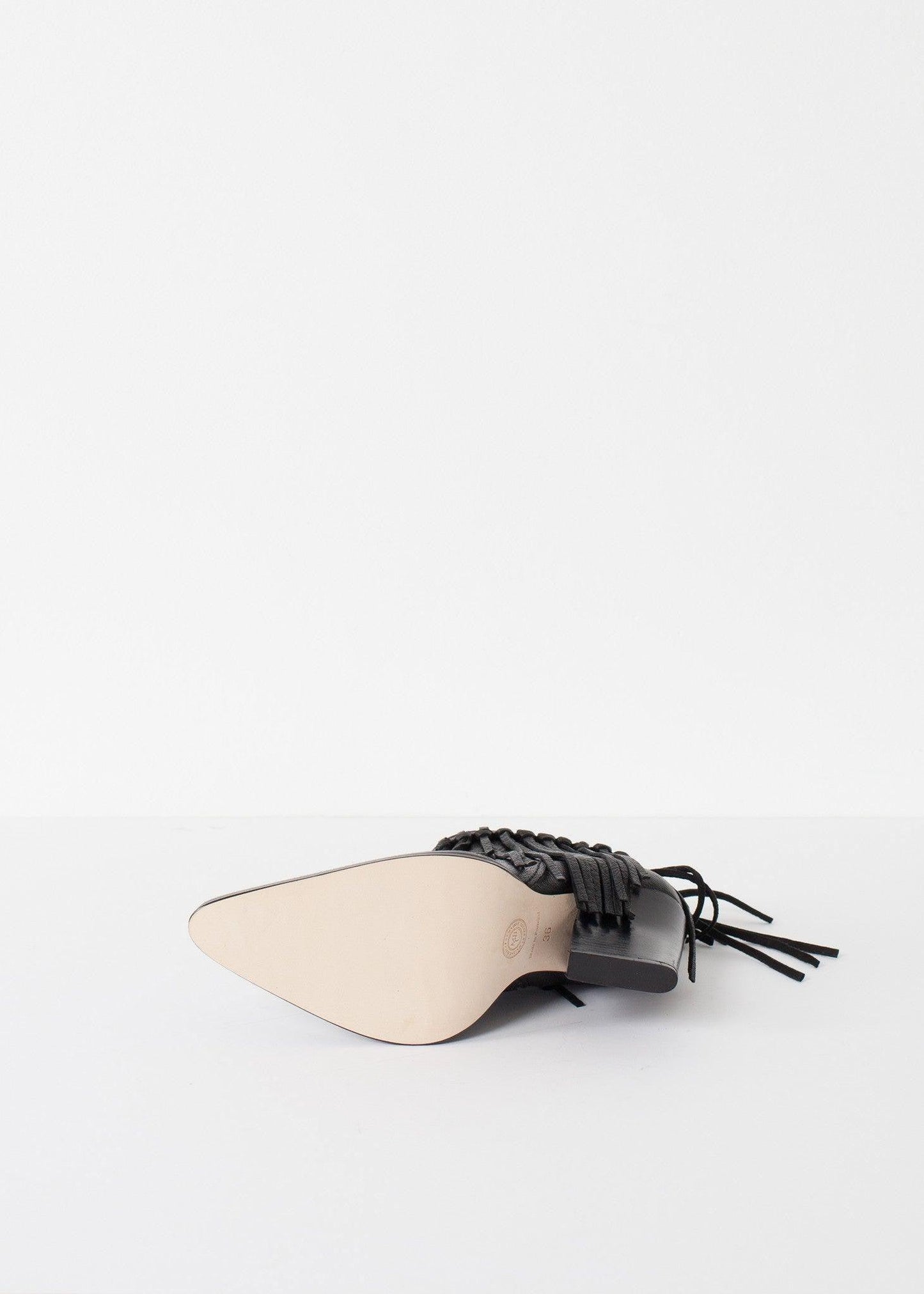 Ounni Shoe.