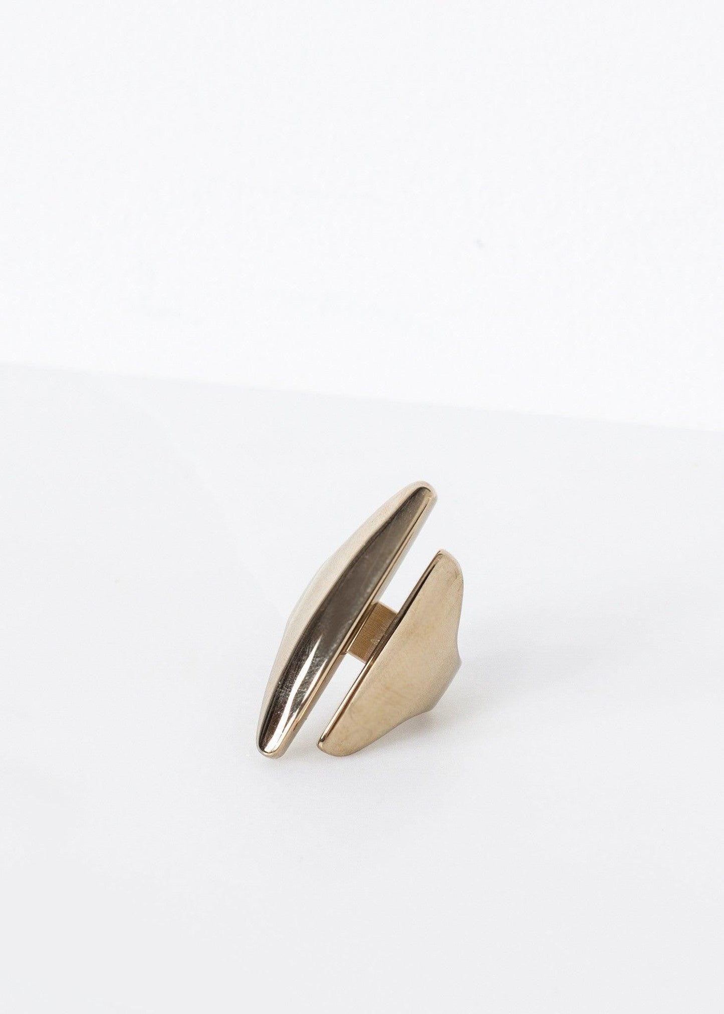 Pracia Ring.