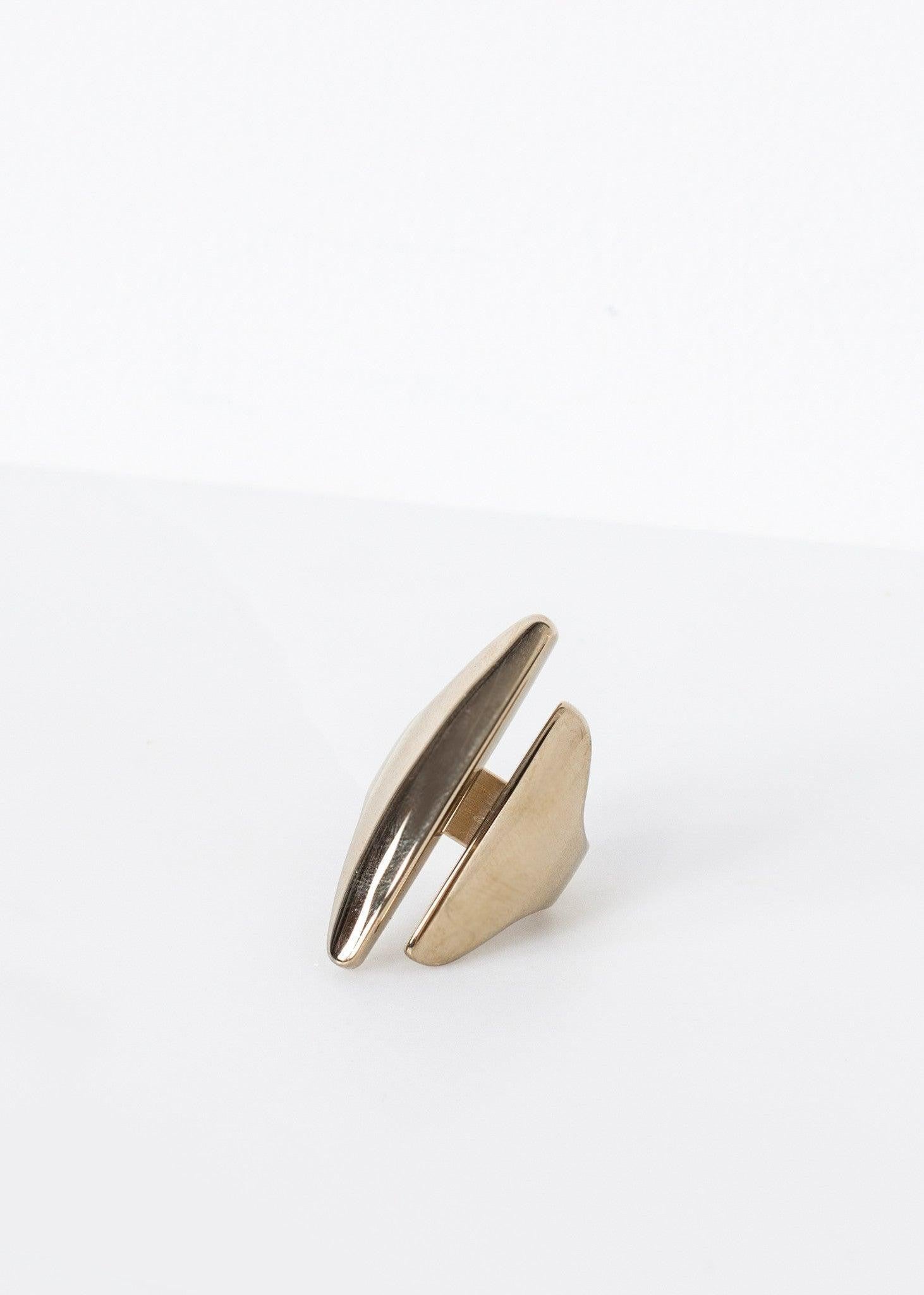 Pracia Ring.