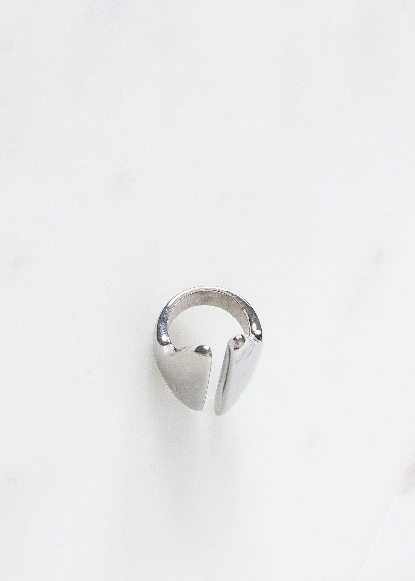 Pracia Ring.
