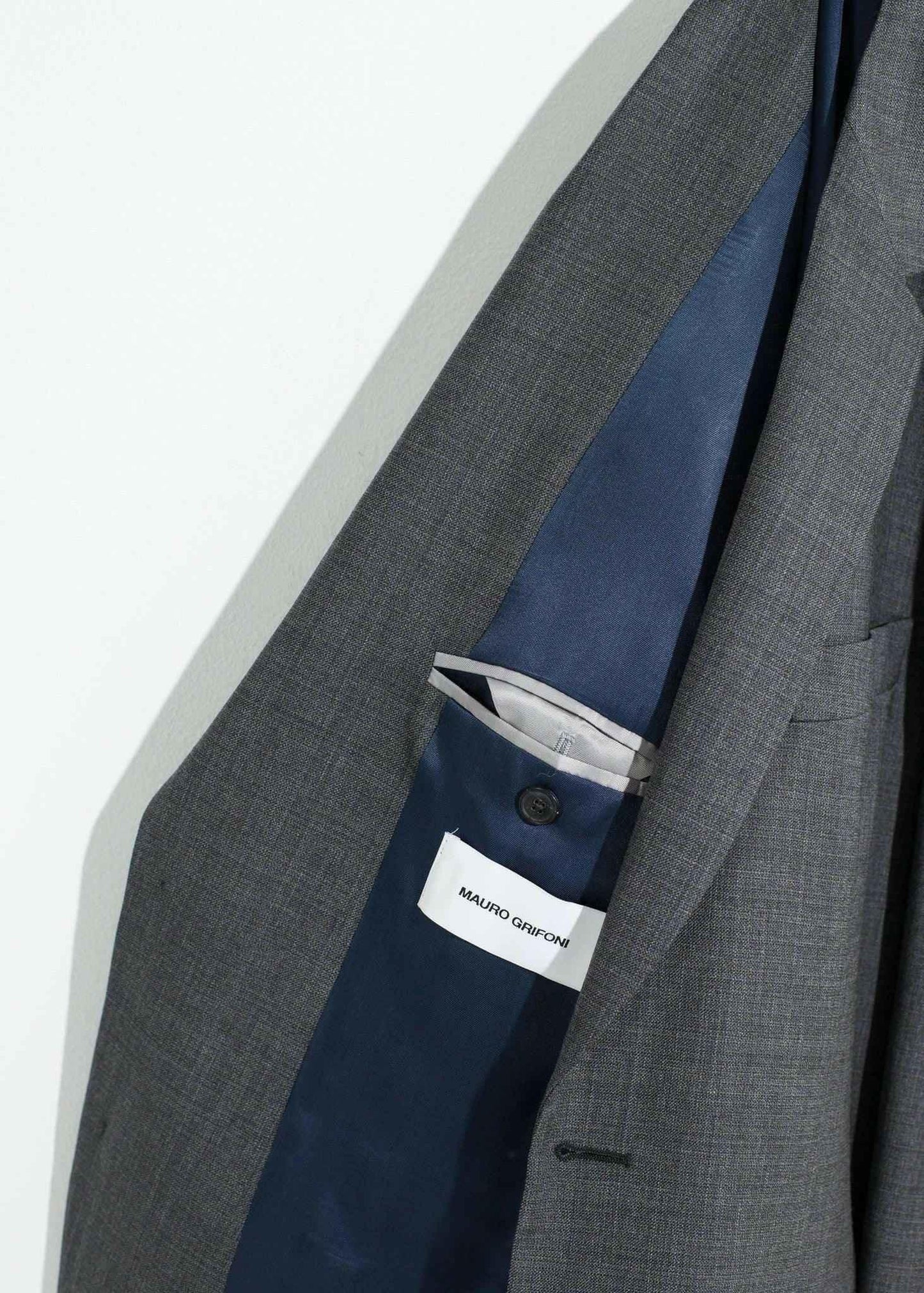 Men's Completo Suit in Grey.