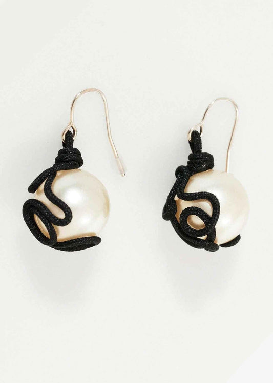 Float Bead Earring in Pearl.