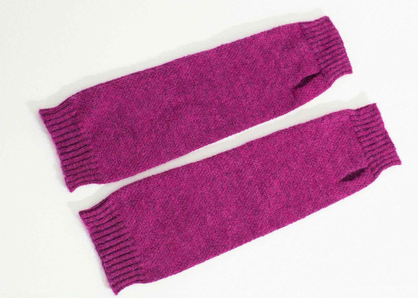 Pikki Mittens in Fuchsia.
