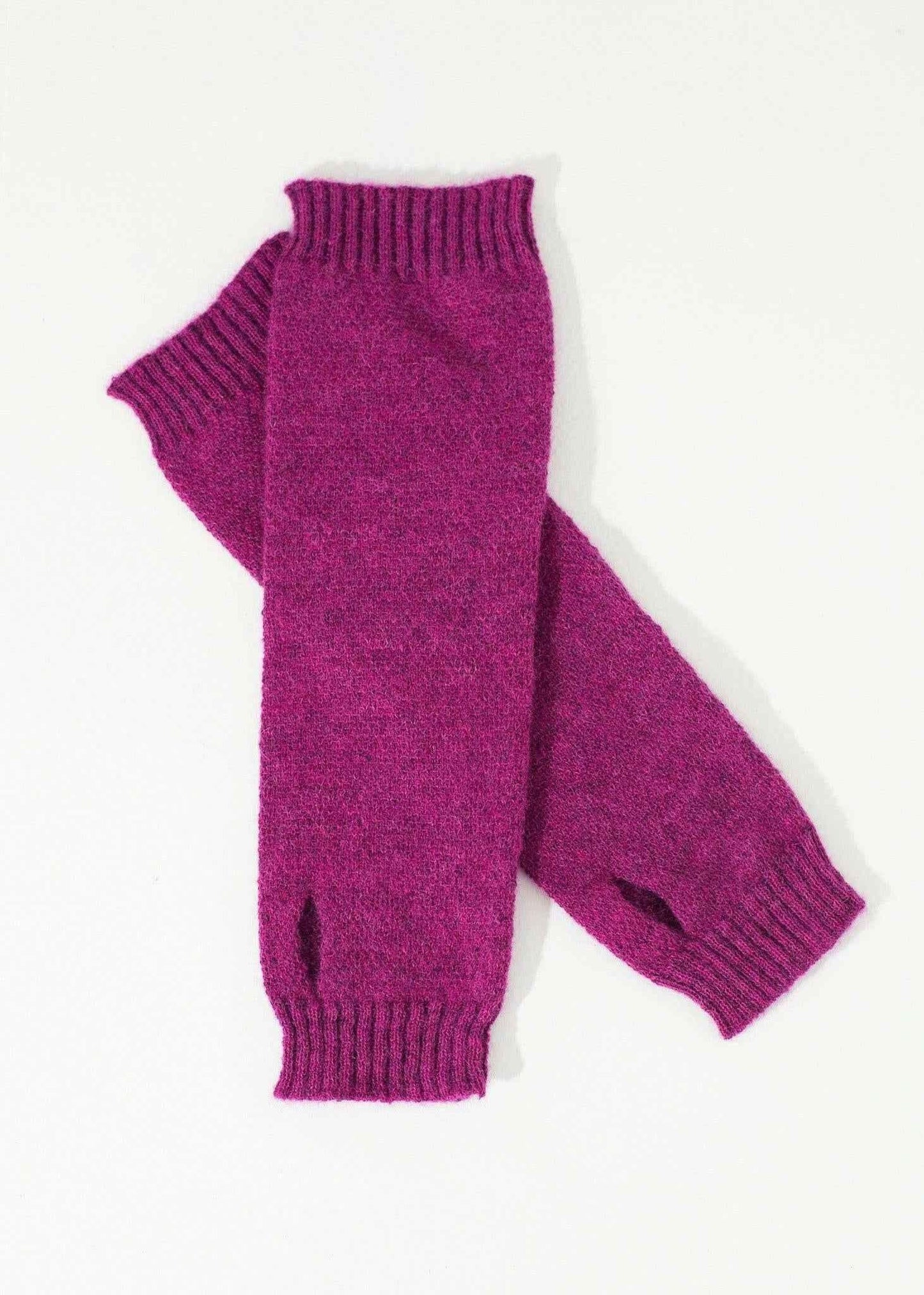 Pikki Mittens in Fuchsia.