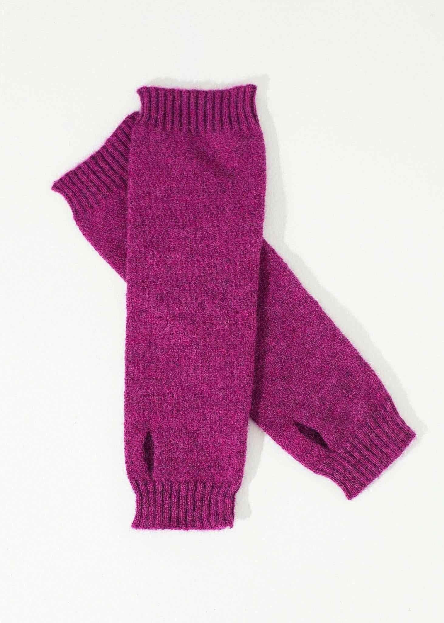 Pikki Mittens in Fuchsia.