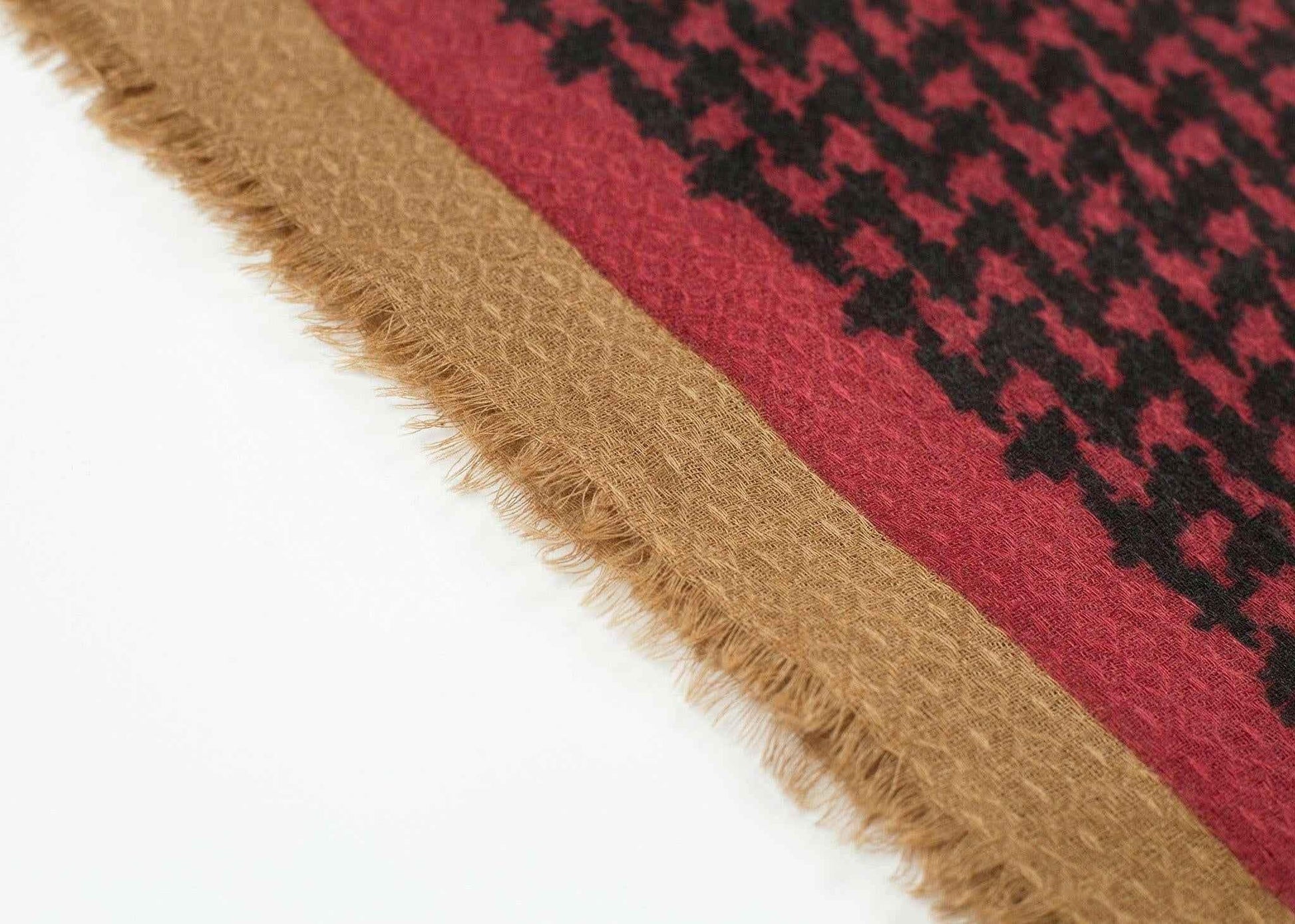 Houndstooth Square in Rouge.