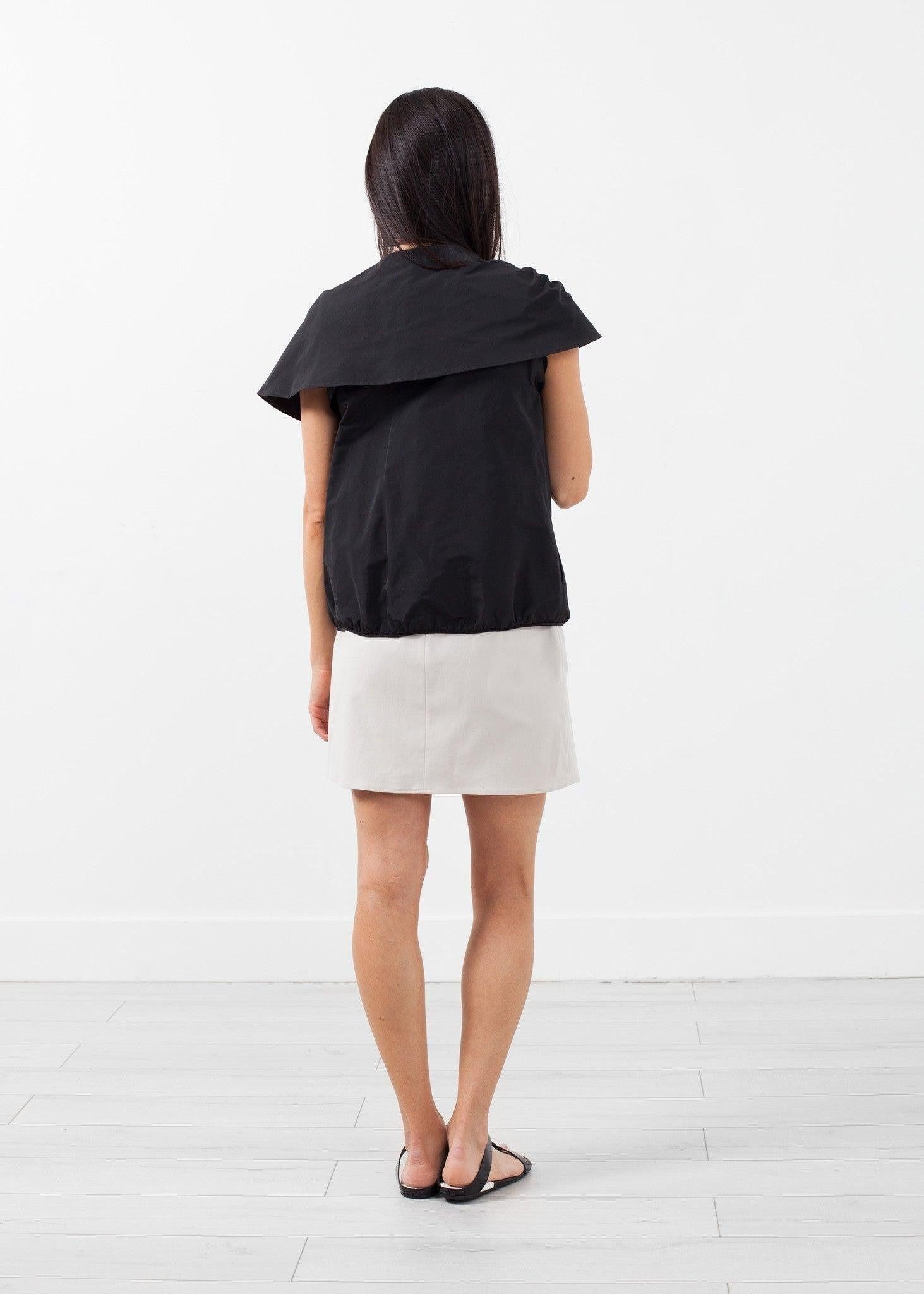 Sleeveless Cape Jacket.